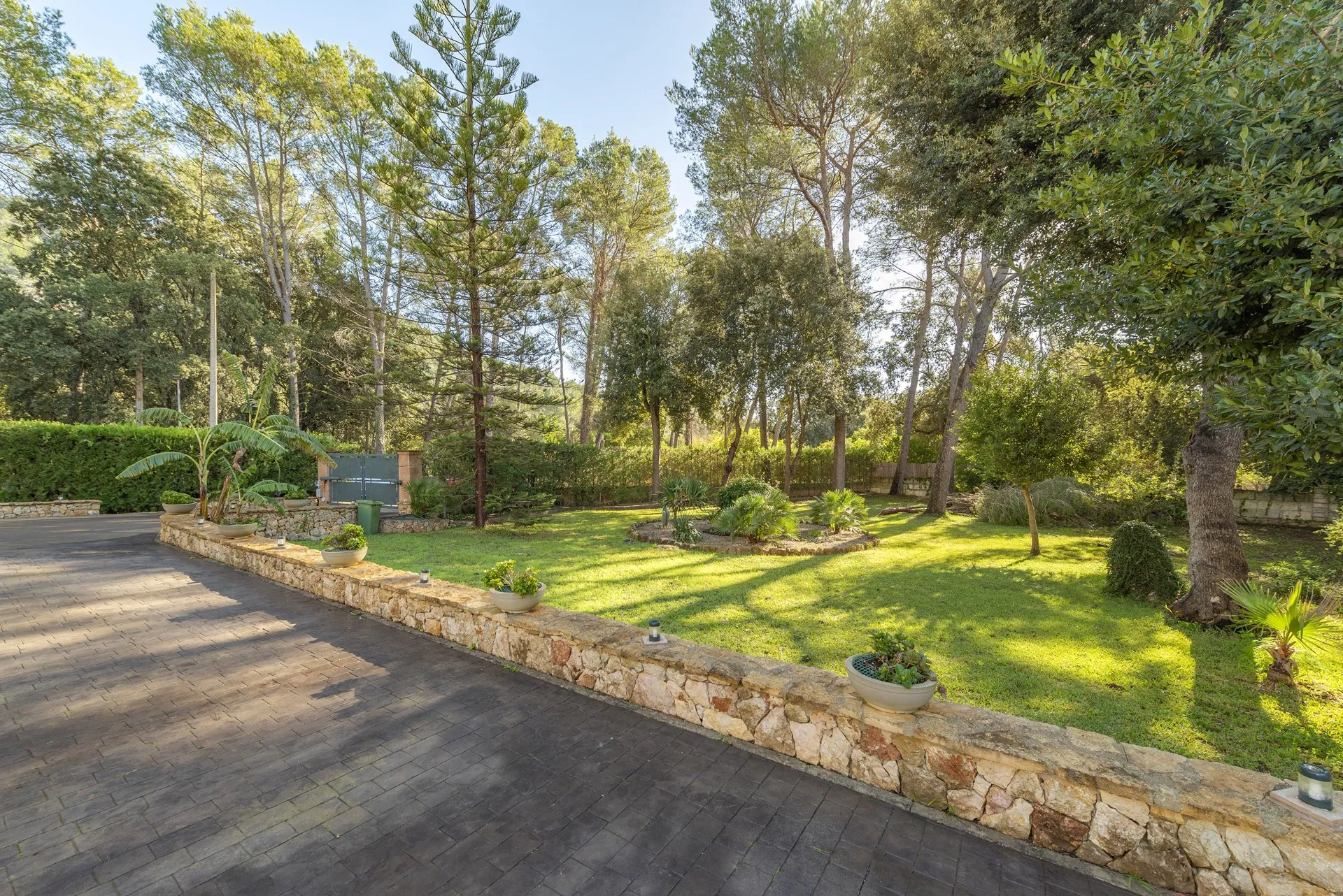 Fantastyczna willa w spokojnej okolicy z przestronną działką-17