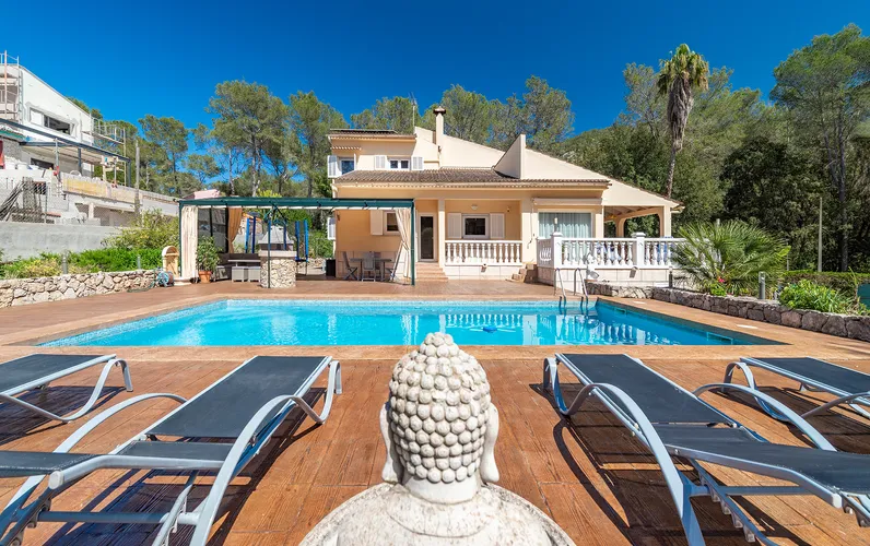 Fantastyczna willa w spokojnej okolicy z przestronną działką