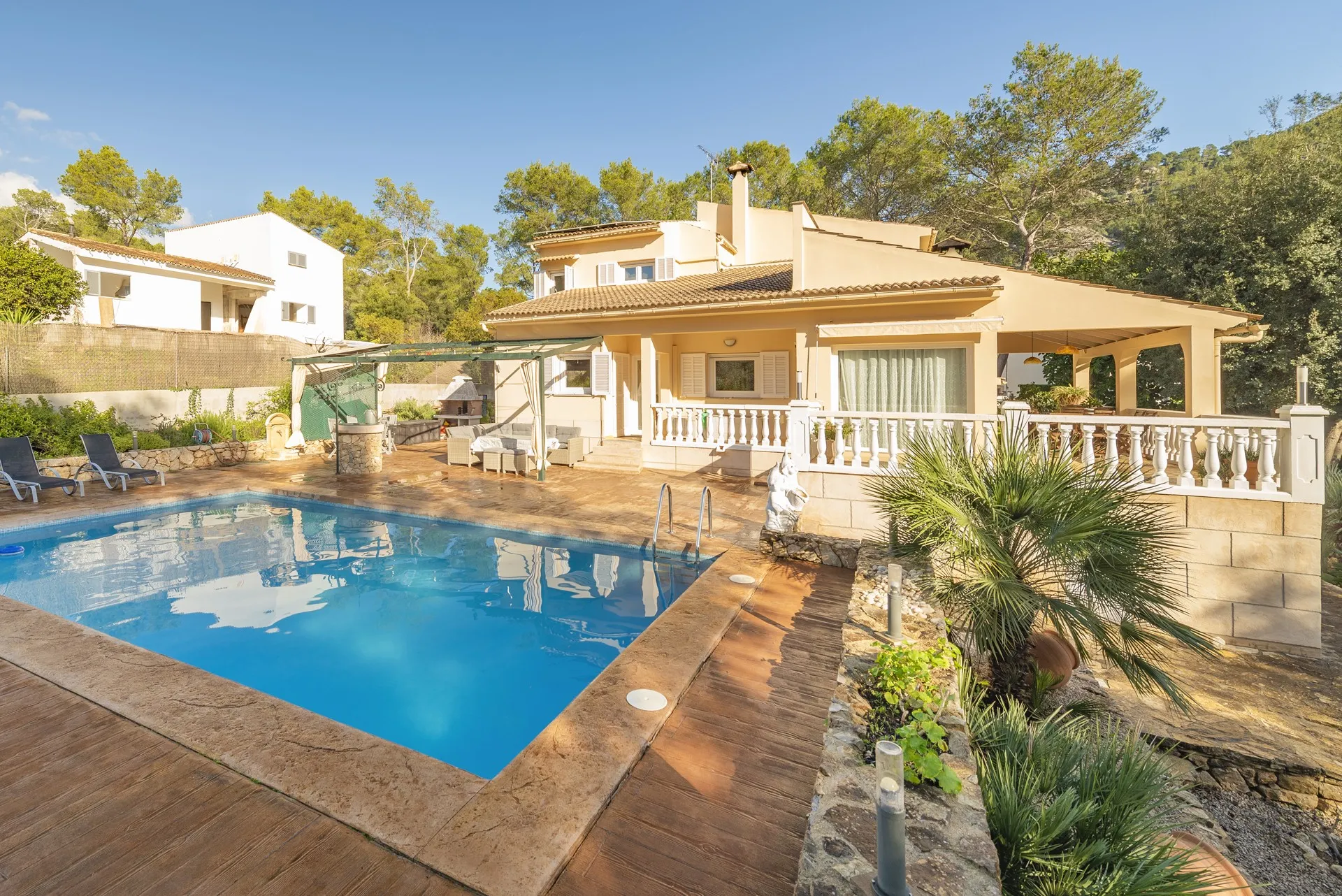 Fantastyczna willa w spokojnej okolicy z przestronną działką-18