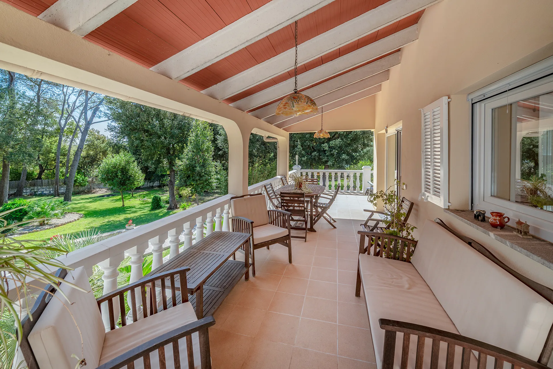 Фантастическая вилла в тихом месте с просторным участком-23