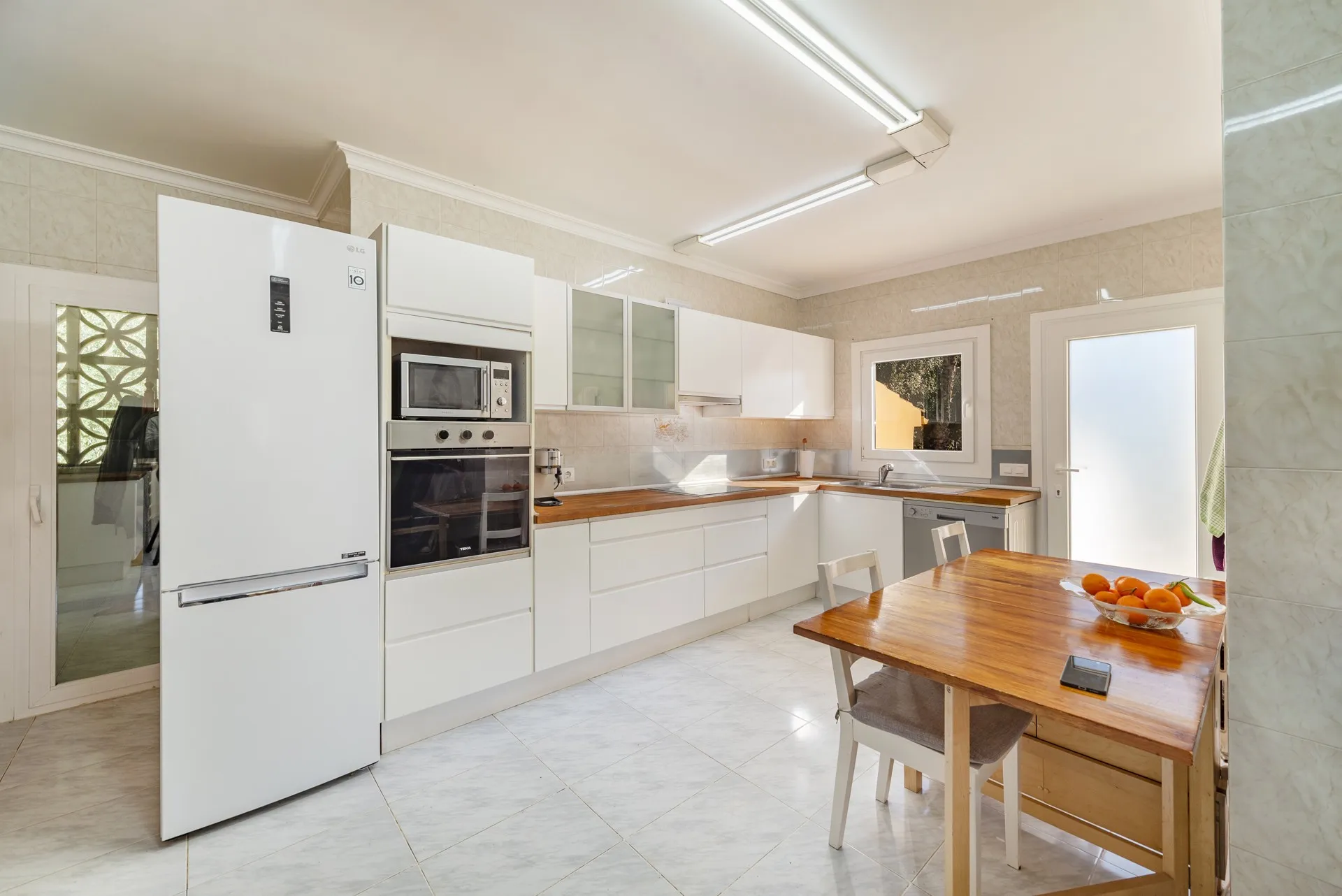 Fantastyczna willa w spokojnej okolicy z przestronną działką-10