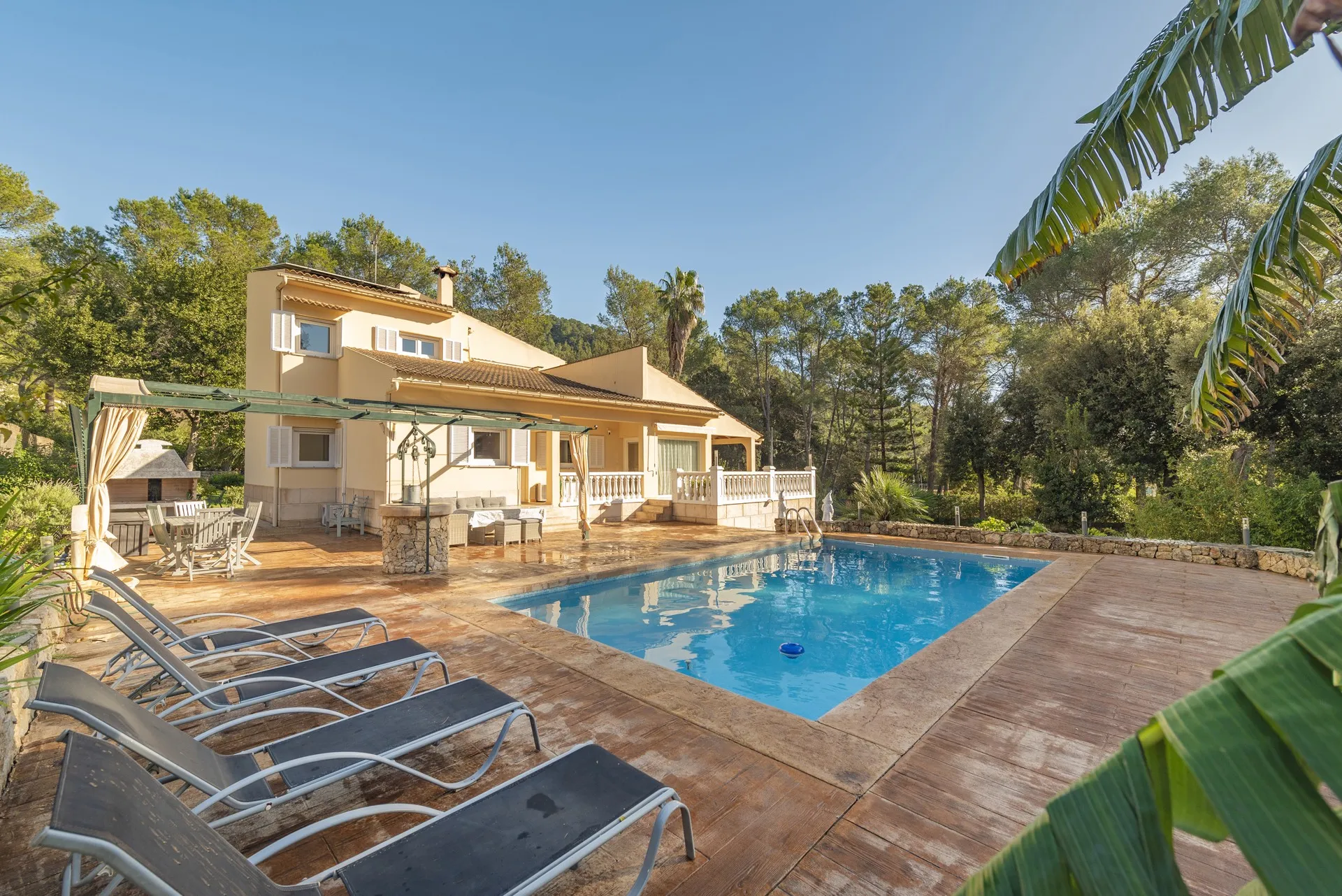 Fantastyczna willa w spokojnej okolicy z przestronną działką-3