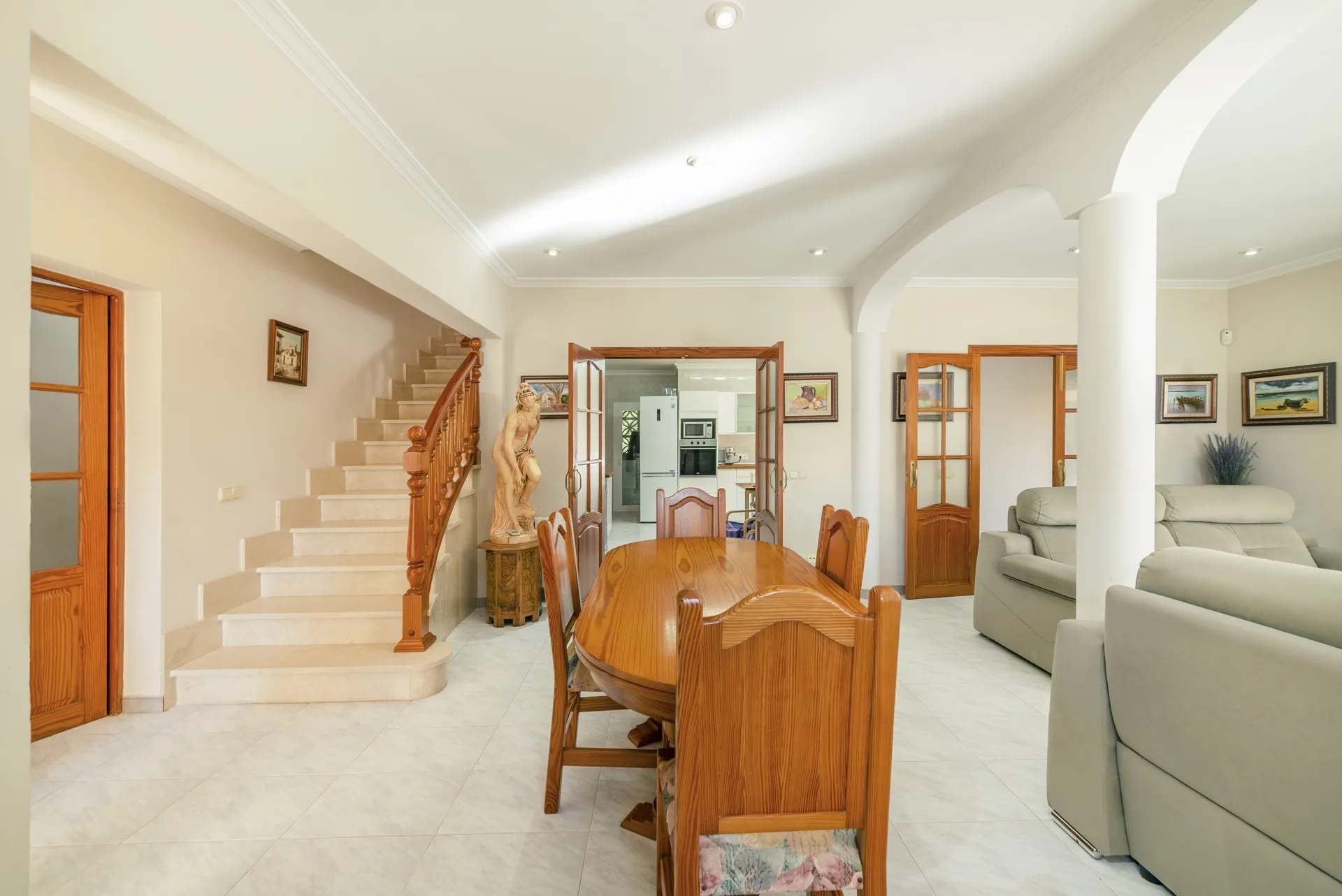 Фантастическая вилла в тихом месте с просторным участком-12