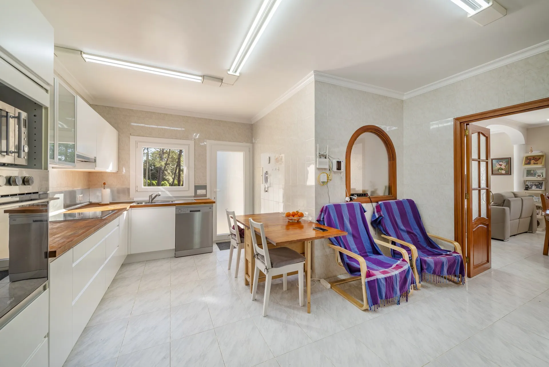 Фантастическая вилла в тихом месте с просторным участком-14