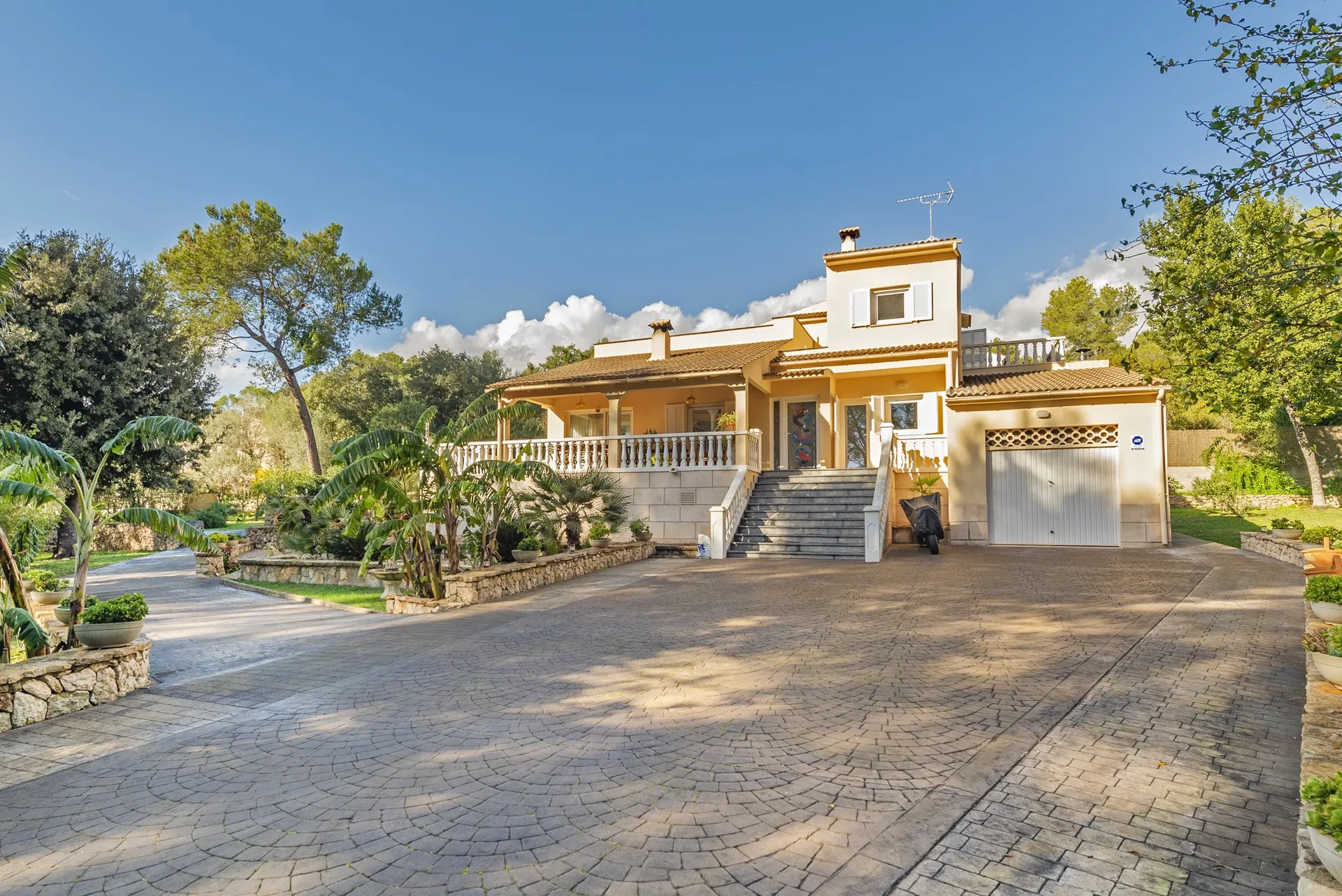 Фантастическая вилла в тихом месте с просторным участком-26