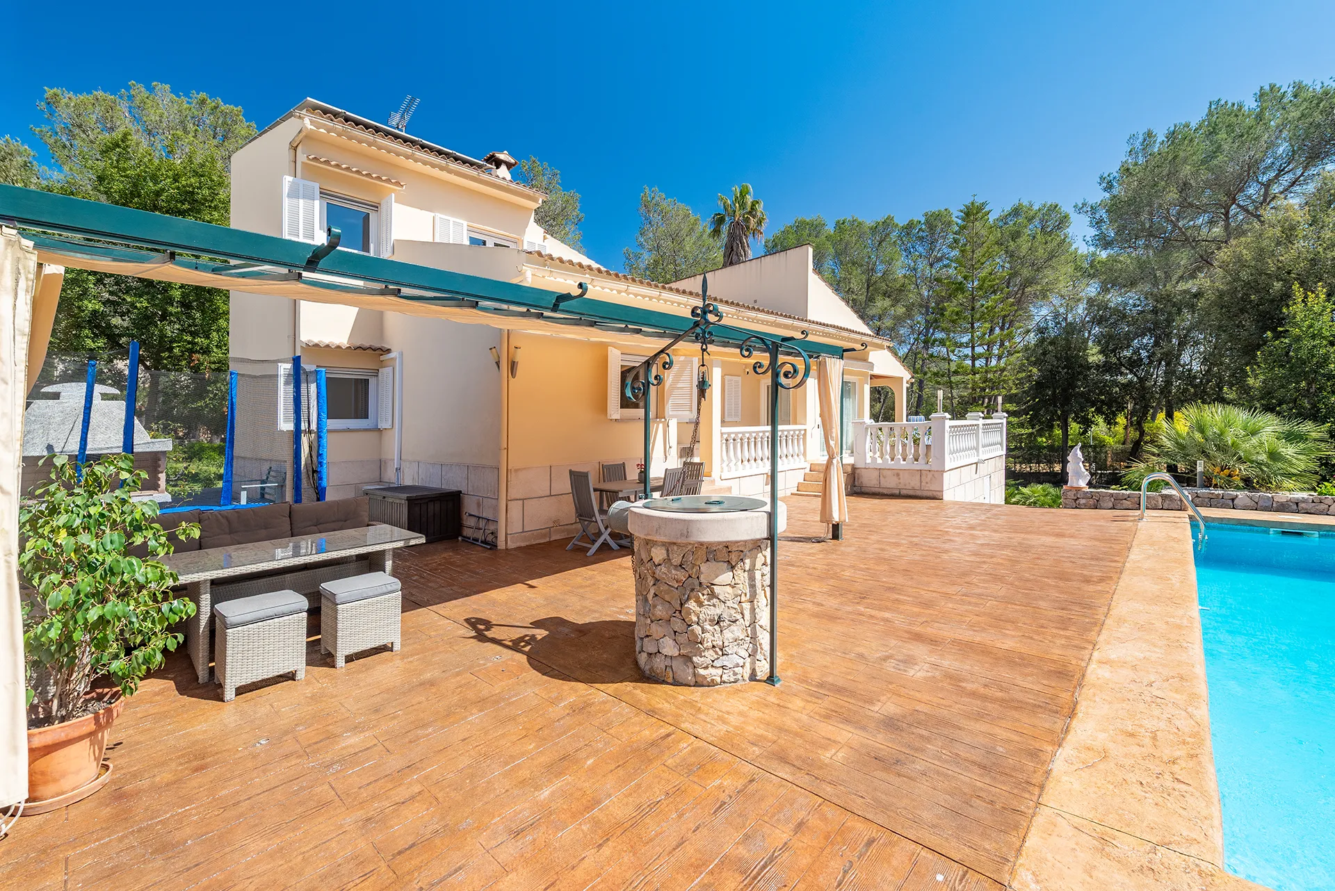 Фантастическая вилла в тихом месте с просторным участком-8