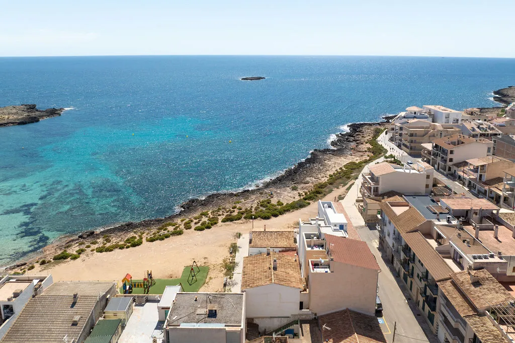 Opknapwoning in eerste lijn aan zee in Colonia de Sant Jordi-1