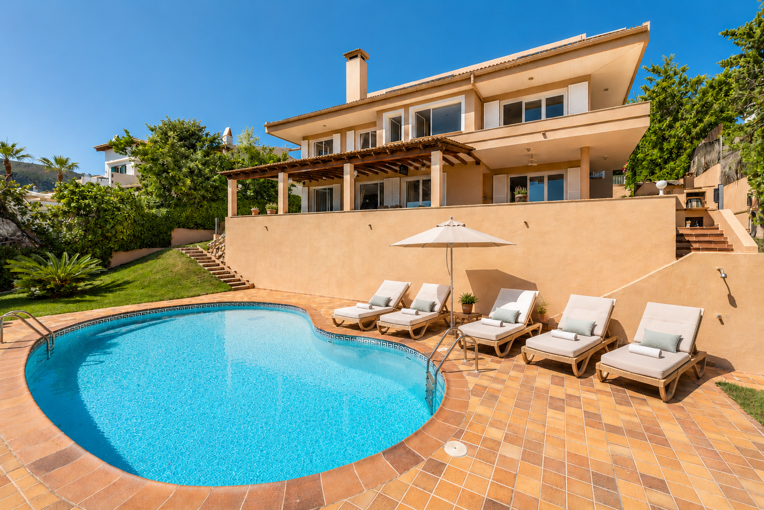 Straordinaria villa mediterranea con vista sul mare e sul campo da golf a Bendinat-21