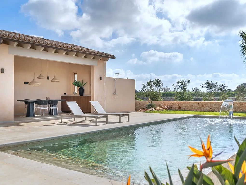 Nybygget finca med stor pool og fremragende beliggenhed-11