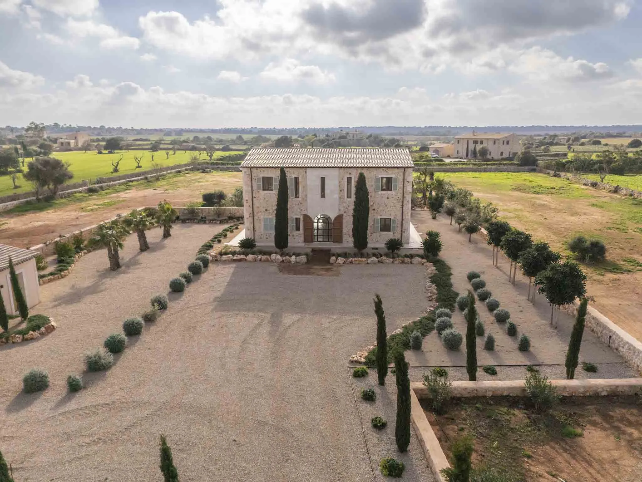 Nieuwbouw finca met groot zwembad op uitstekende locatie-9