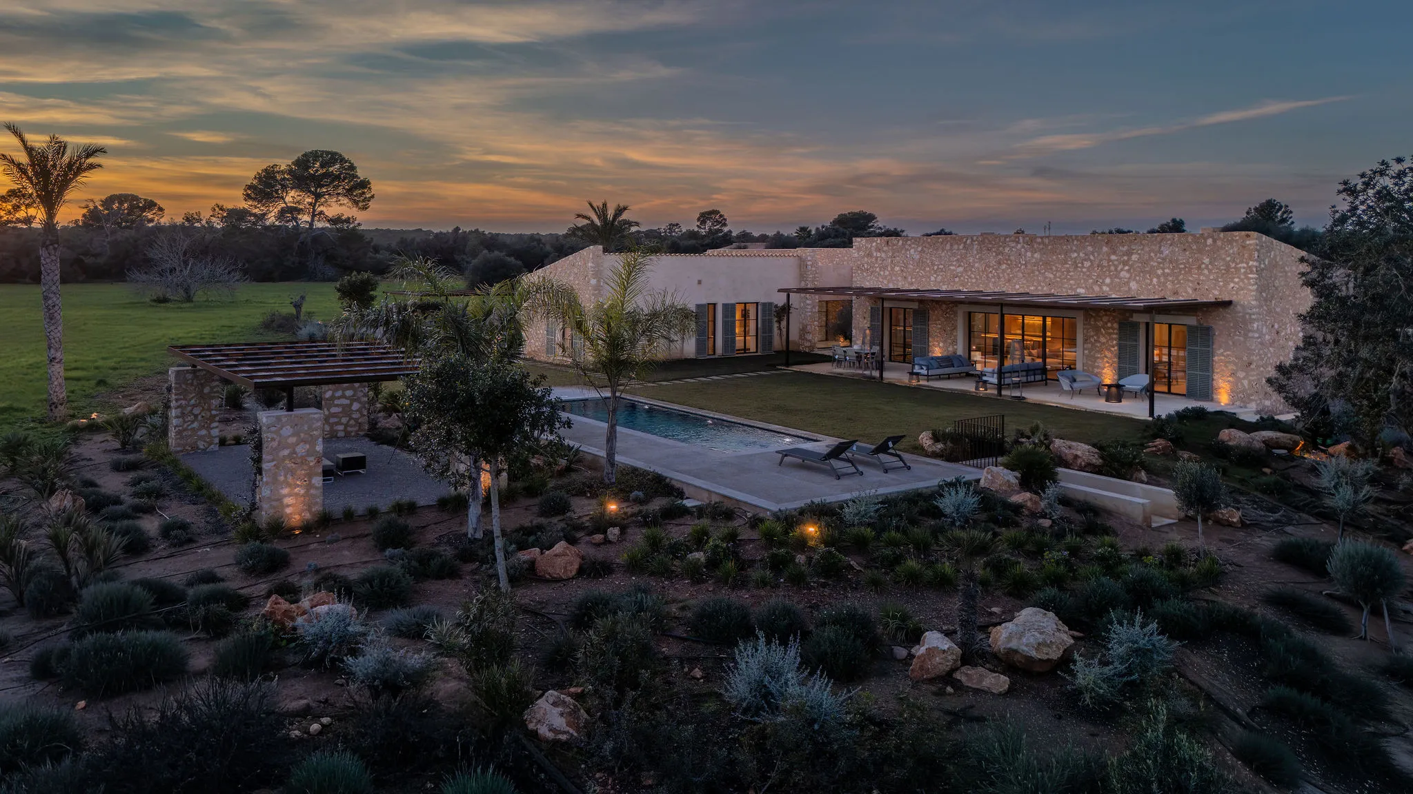 Exclusieve finca met zwembad en ruim perceel-1