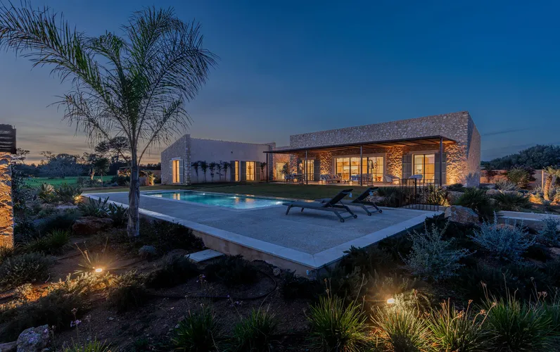 Эксклюзивная финка с бассейном и просторным участком