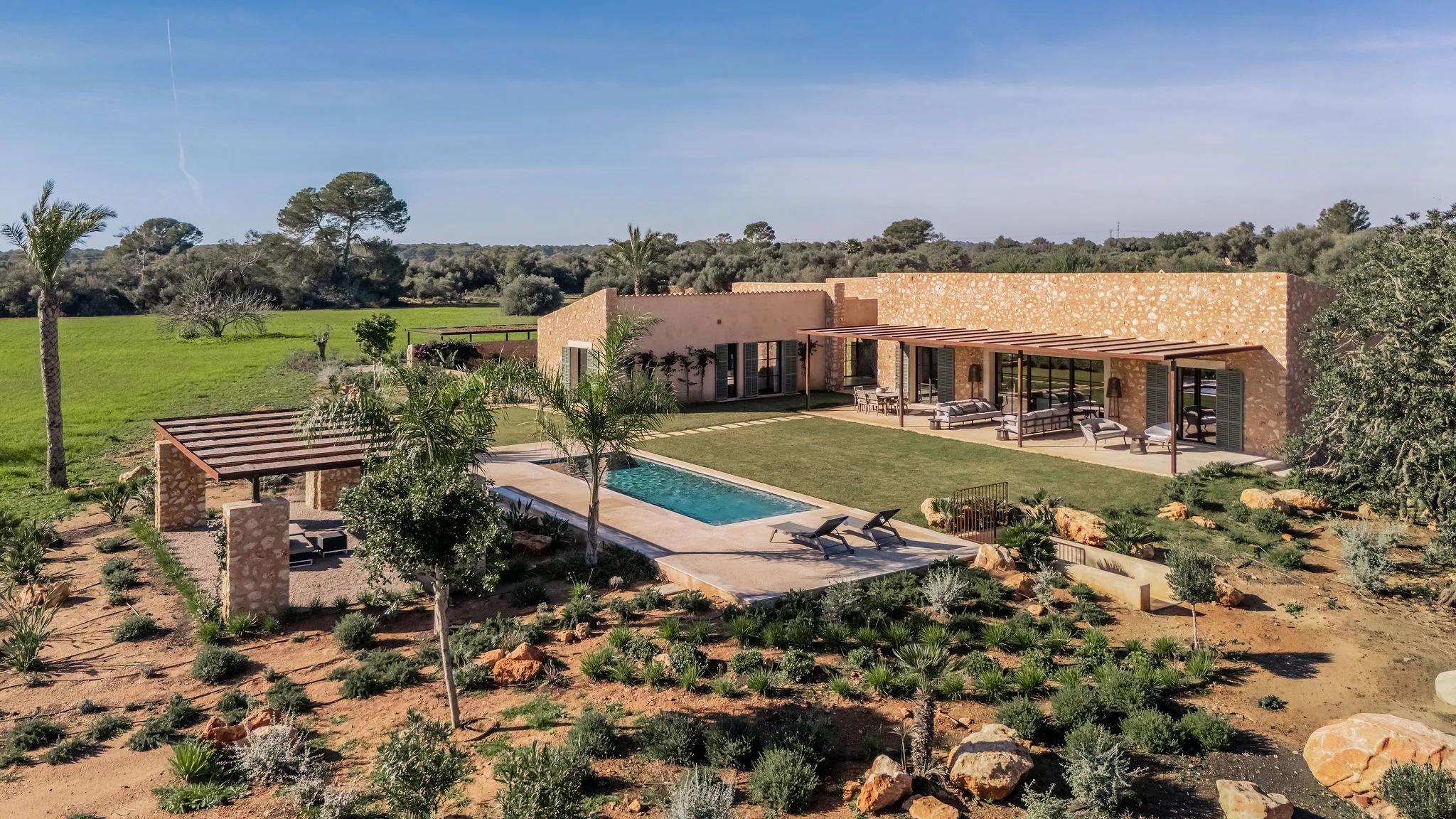 Exclusiva finca amb piscina i ampli terreny-2