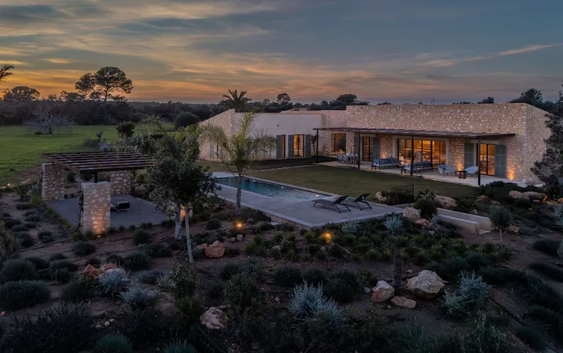 Exclusieve finca met zwembad en ruim perceel