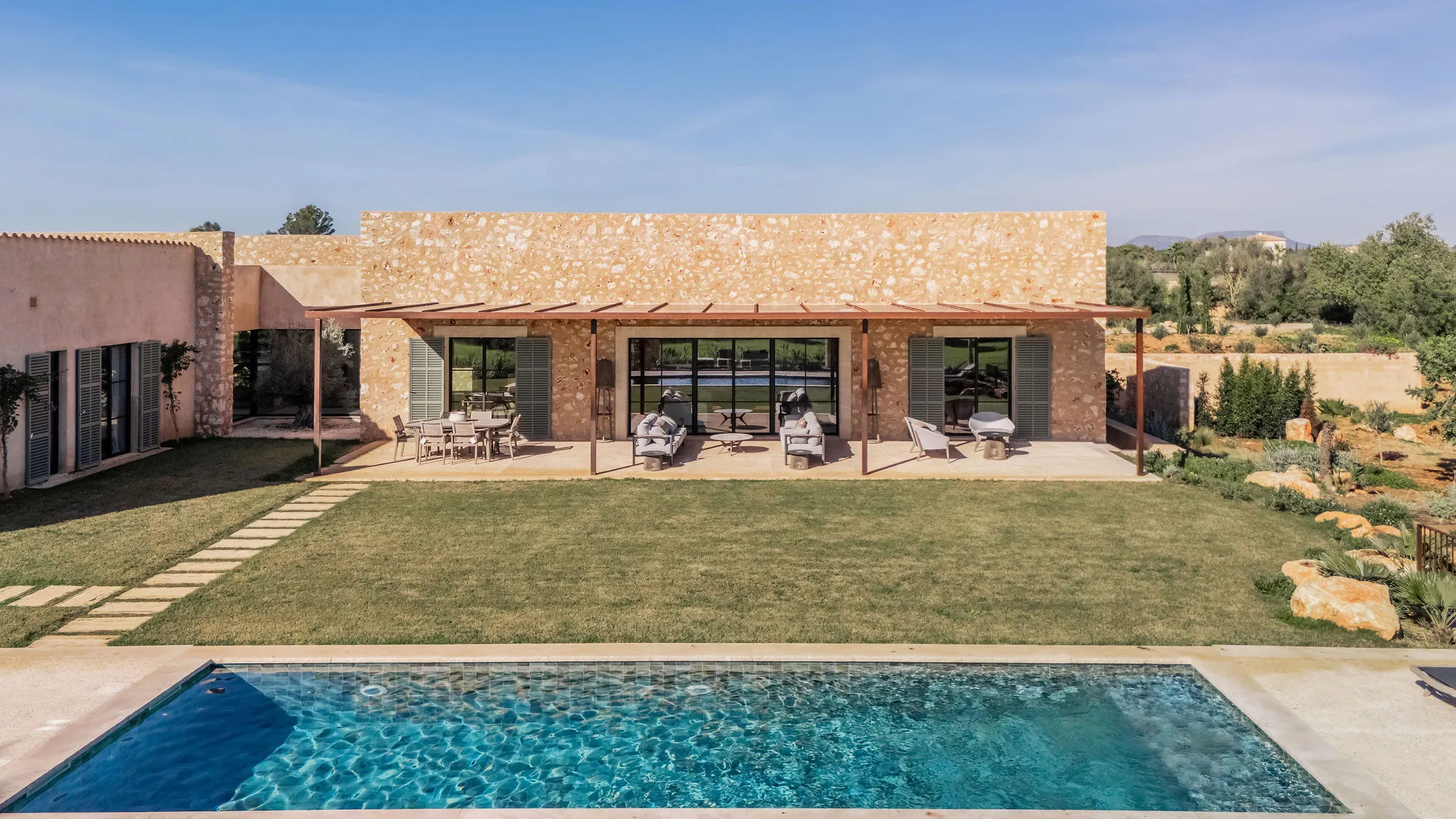 Exclusiva finca amb piscina i ampli terreny-5