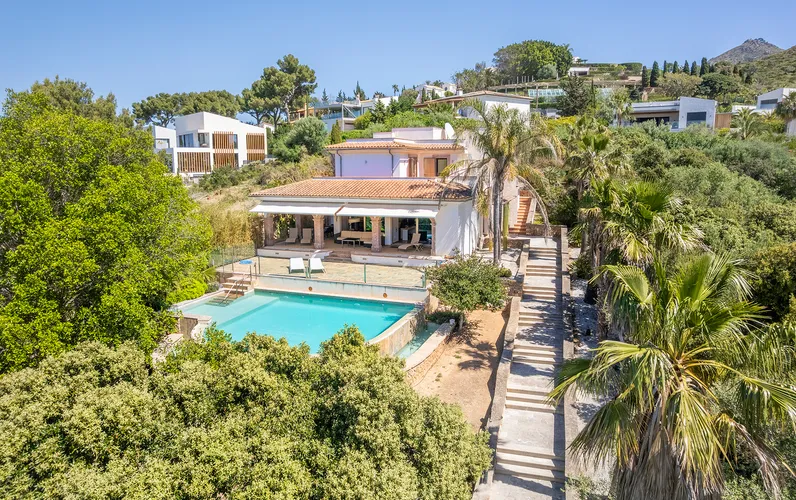 Living at the Highest Level - Design Villa with Infinity Pool and Unique Architecture