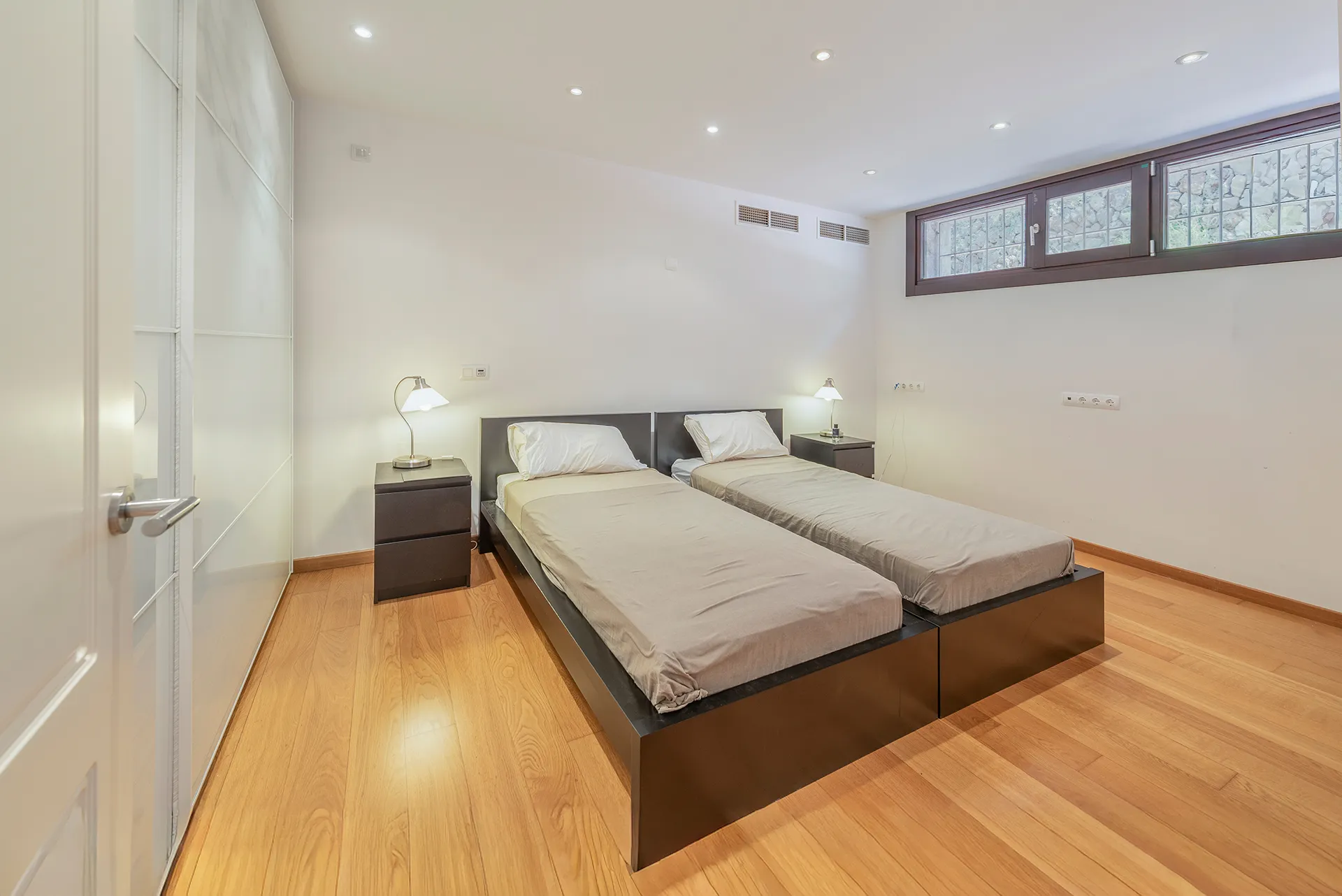 Wohnen auf höchstem Niveau - Designvilla mit Infinity-Pool und einzigartiger Architektur-20