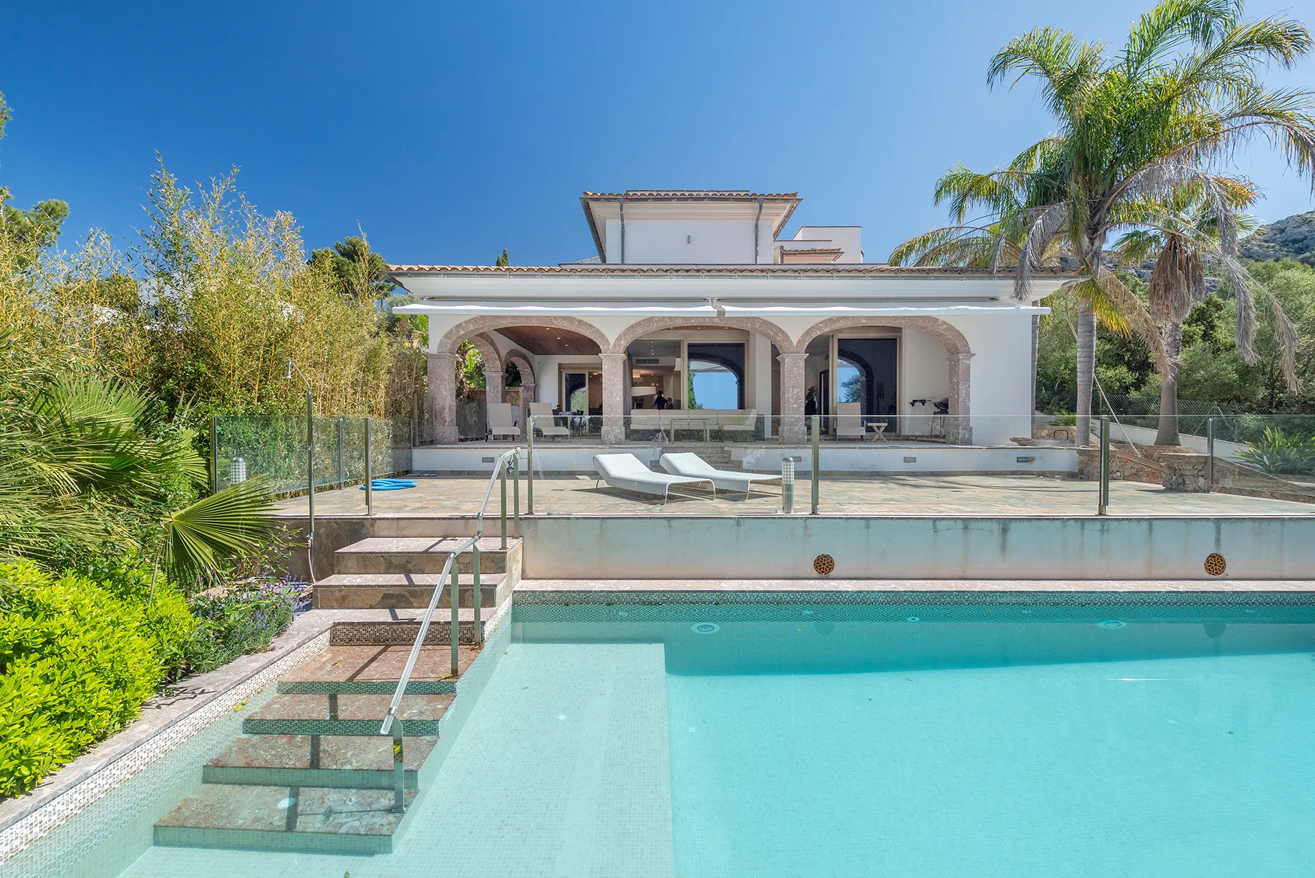 Wohnen auf höchstem Niveau - Designvilla mit Infinity-Pool und einzigartiger Architektur-4