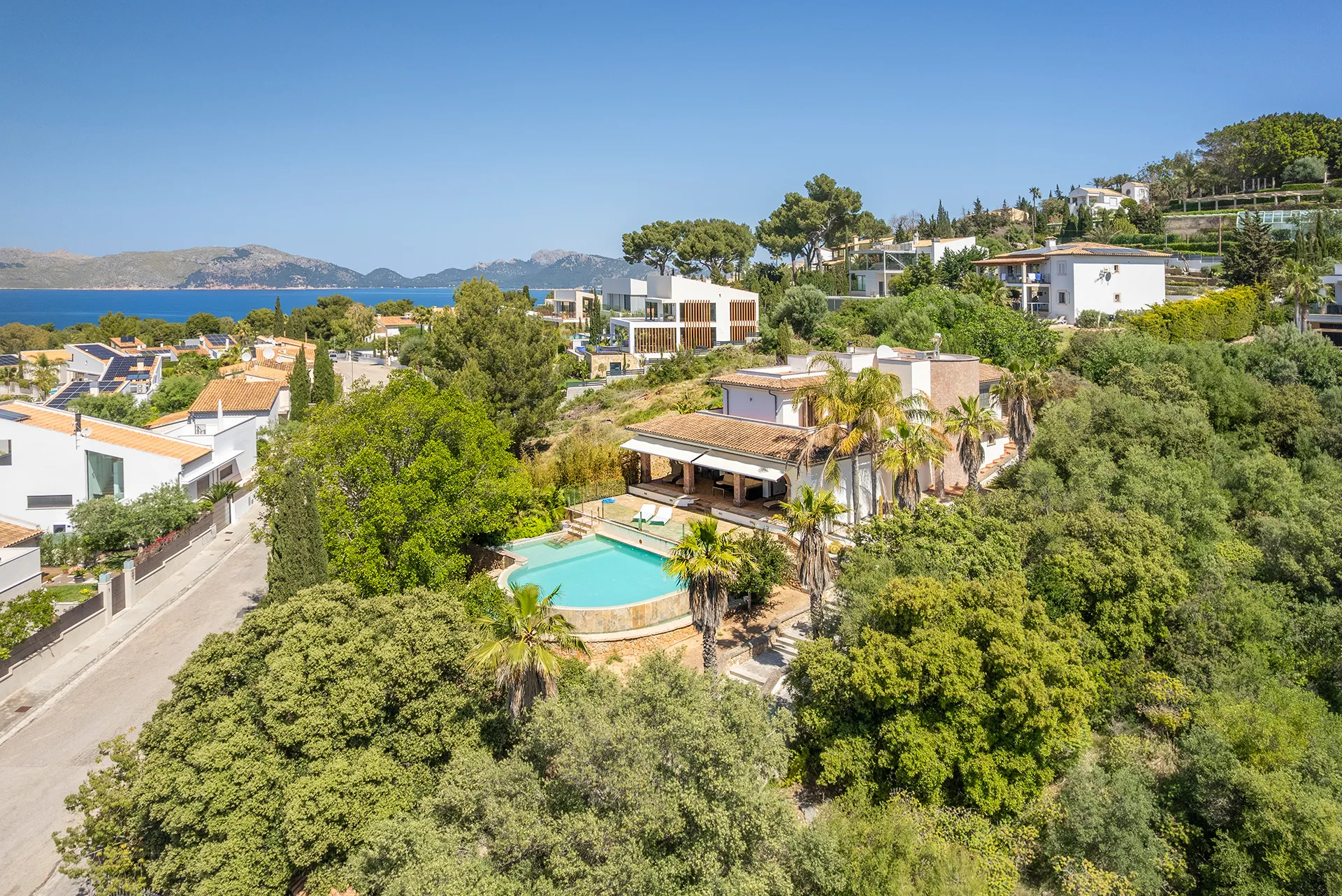 Wohnen auf höchstem Niveau - Designvilla mit Infinity-Pool und einzigartiger Architektur-6