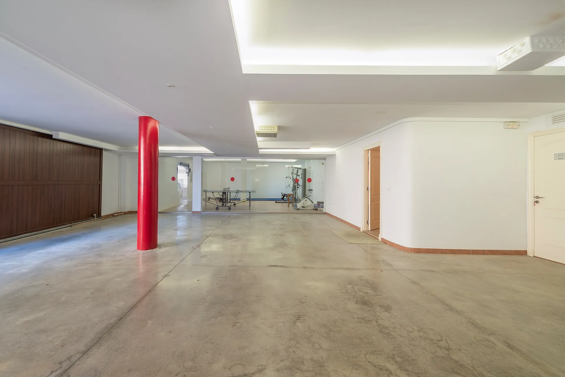 Wohnen auf höchstem Niveau - Designvilla mit Infinity-Pool und einzigartiger Architektur-24