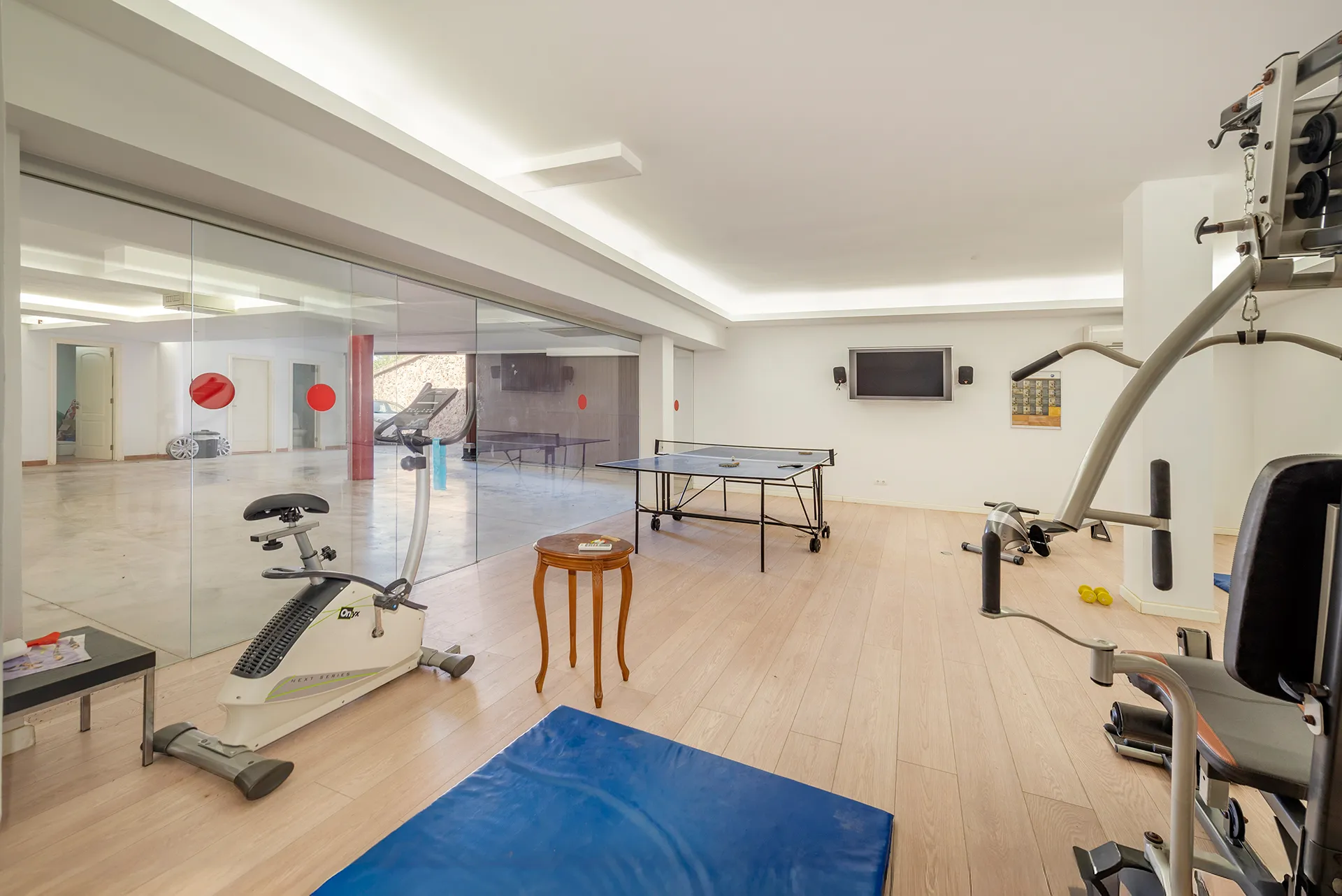 Wohnen auf höchstem Niveau - Designvilla mit Infinity-Pool und einzigartiger Architektur-25