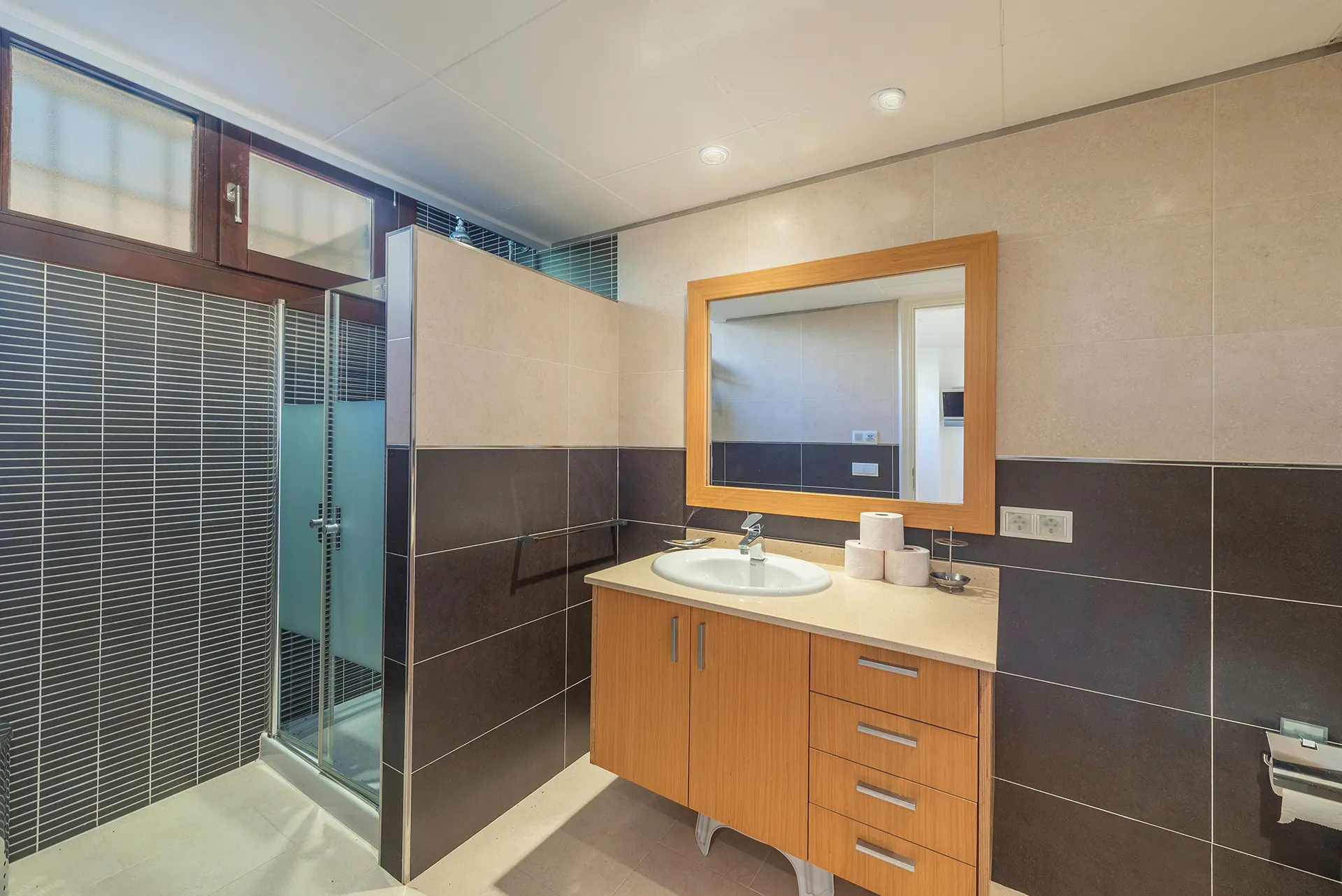 Wohnen auf höchstem Niveau - Designvilla mit Infinity-Pool und einzigartiger Architektur-22