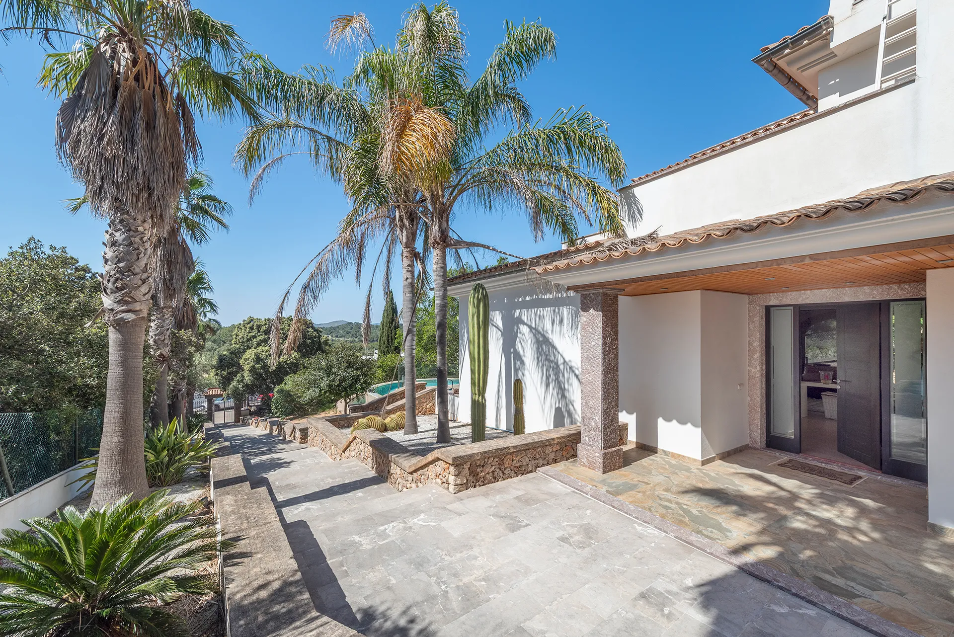 Wohnen auf höchstem Niveau - Designvilla mit Infinity-Pool und einzigartiger Architektur-10