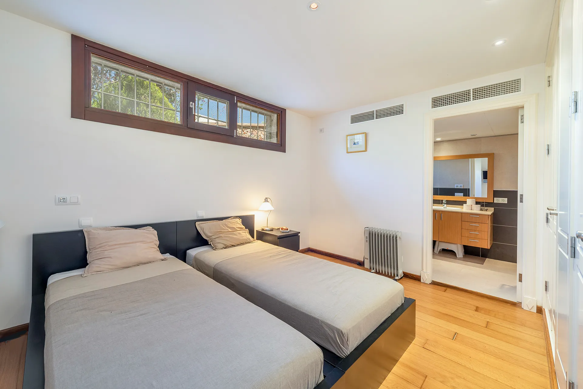 Wohnen auf höchstem Niveau - Designvilla mit Infinity-Pool und einzigartiger Architektur-21