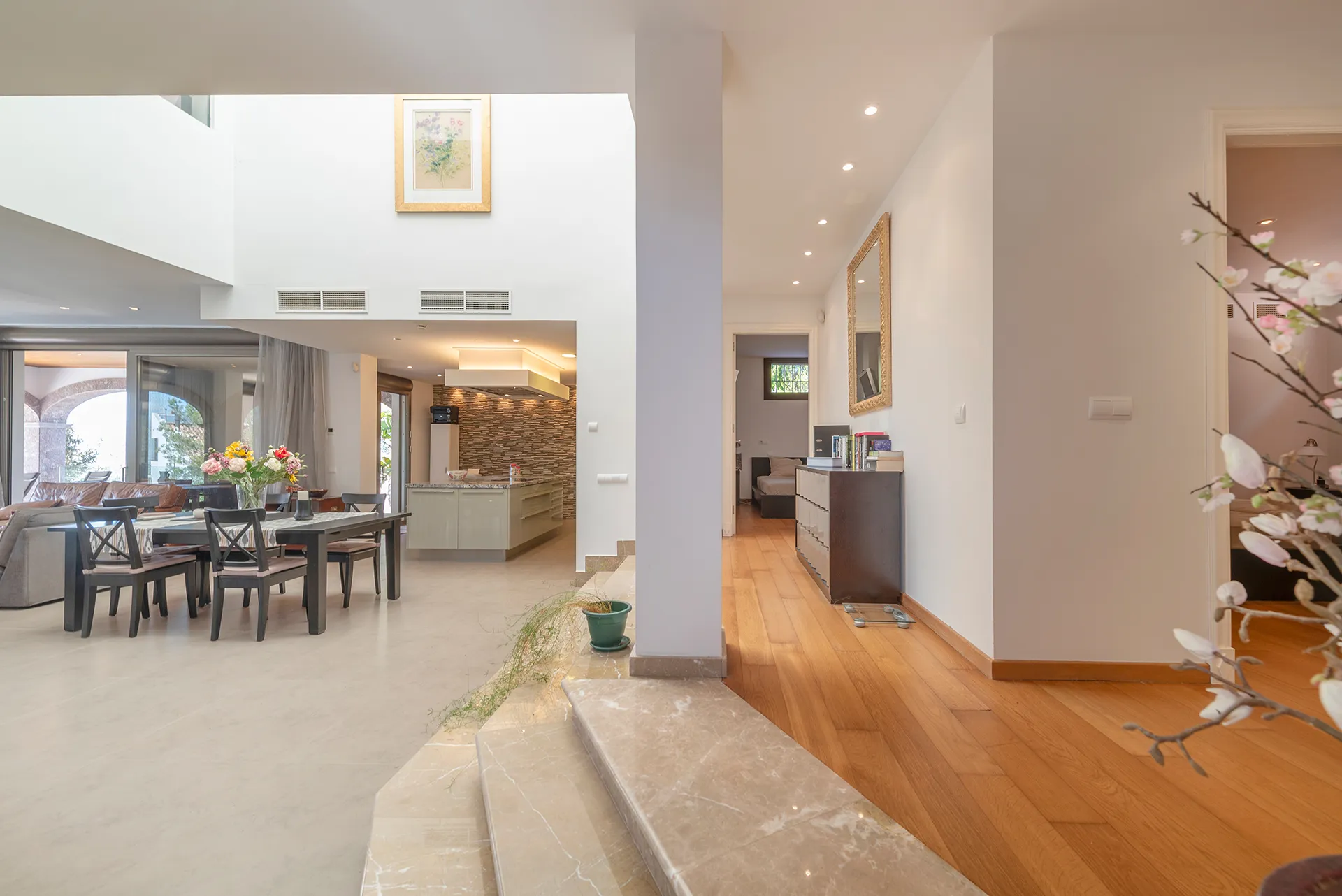 Wohnen auf höchstem Niveau - Designvilla mit Infinity-Pool und einzigartiger Architektur-15