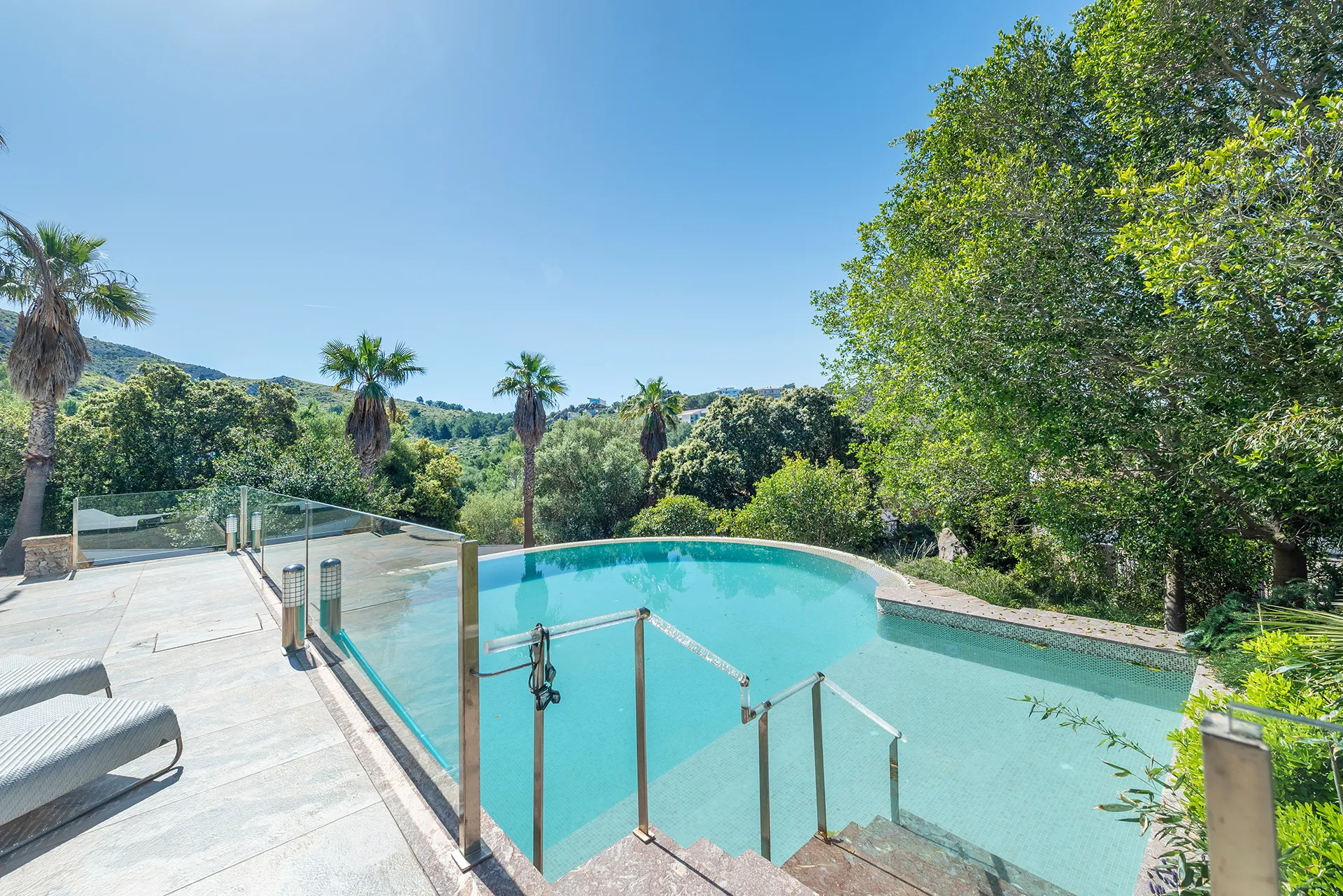 Wohnen auf höchstem Niveau - Designvilla mit Infinity-Pool und einzigartiger Architektur-3