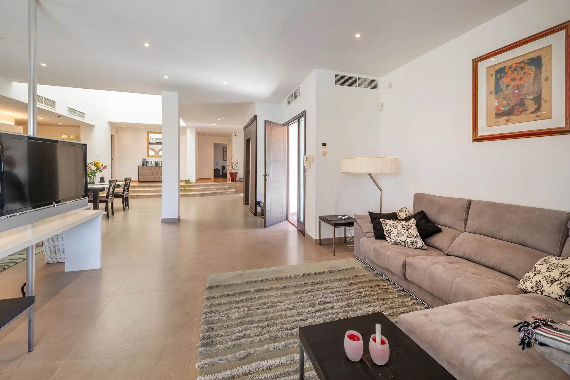 Wohnen auf höchstem Niveau - Designvilla mit Infinity-Pool und einzigartiger Architektur-14