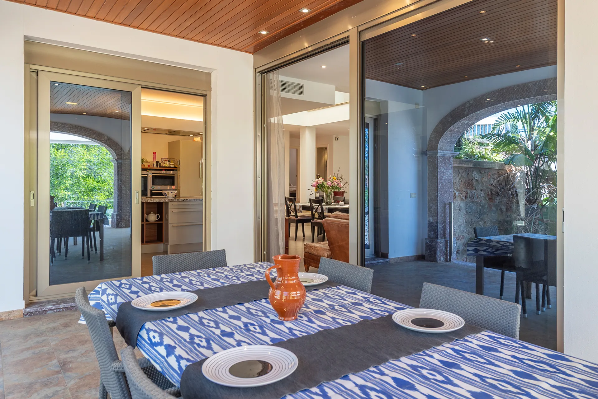 Wohnen auf höchstem Niveau - Designvilla mit Infinity-Pool und einzigartiger Architektur-8