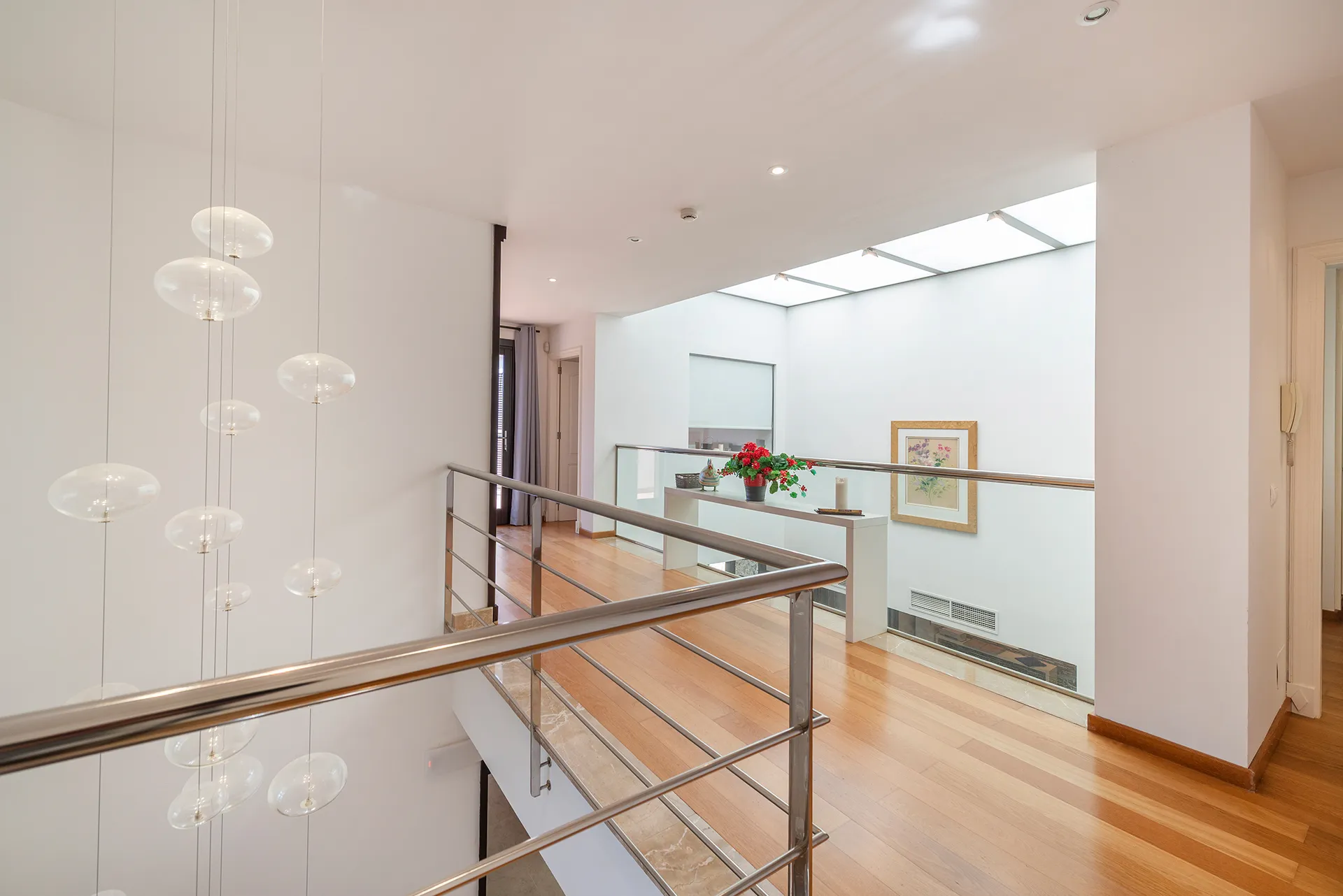 Wohnen auf höchstem Niveau - Designvilla mit Infinity-Pool und einzigartiger Architektur-26