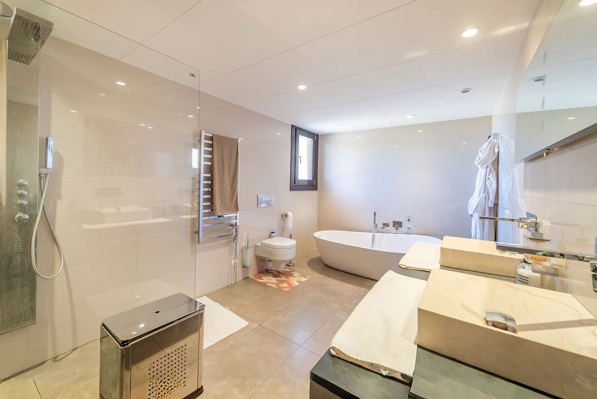 Wohnen auf höchstem Niveau - Designvilla mit Infinity-Pool und einzigartiger Architektur-30