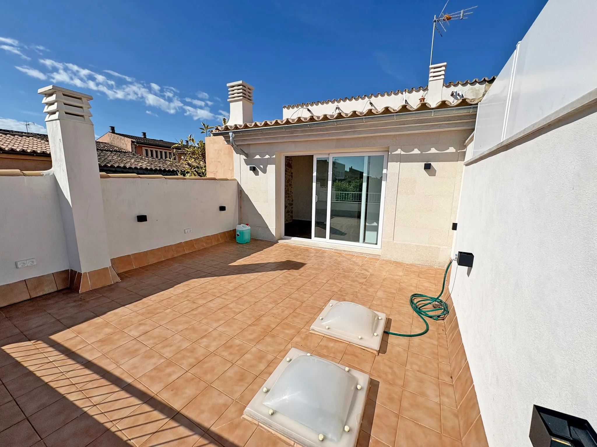 Charming, newly renovated village house with roof terrace in a quiet location in Consell-12