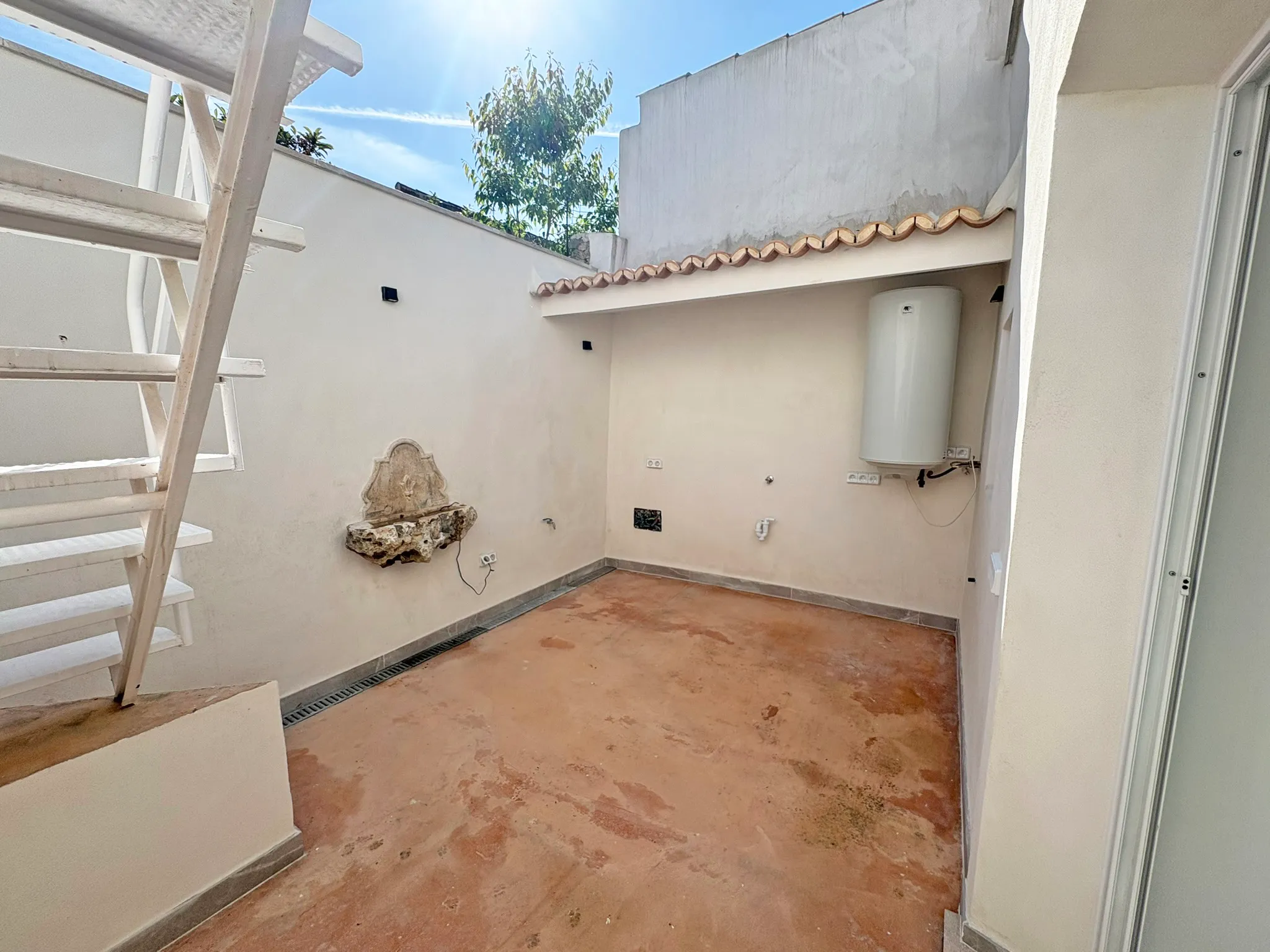 Charming, newly renovated village house with roof terrace in a quiet location in Consell-13