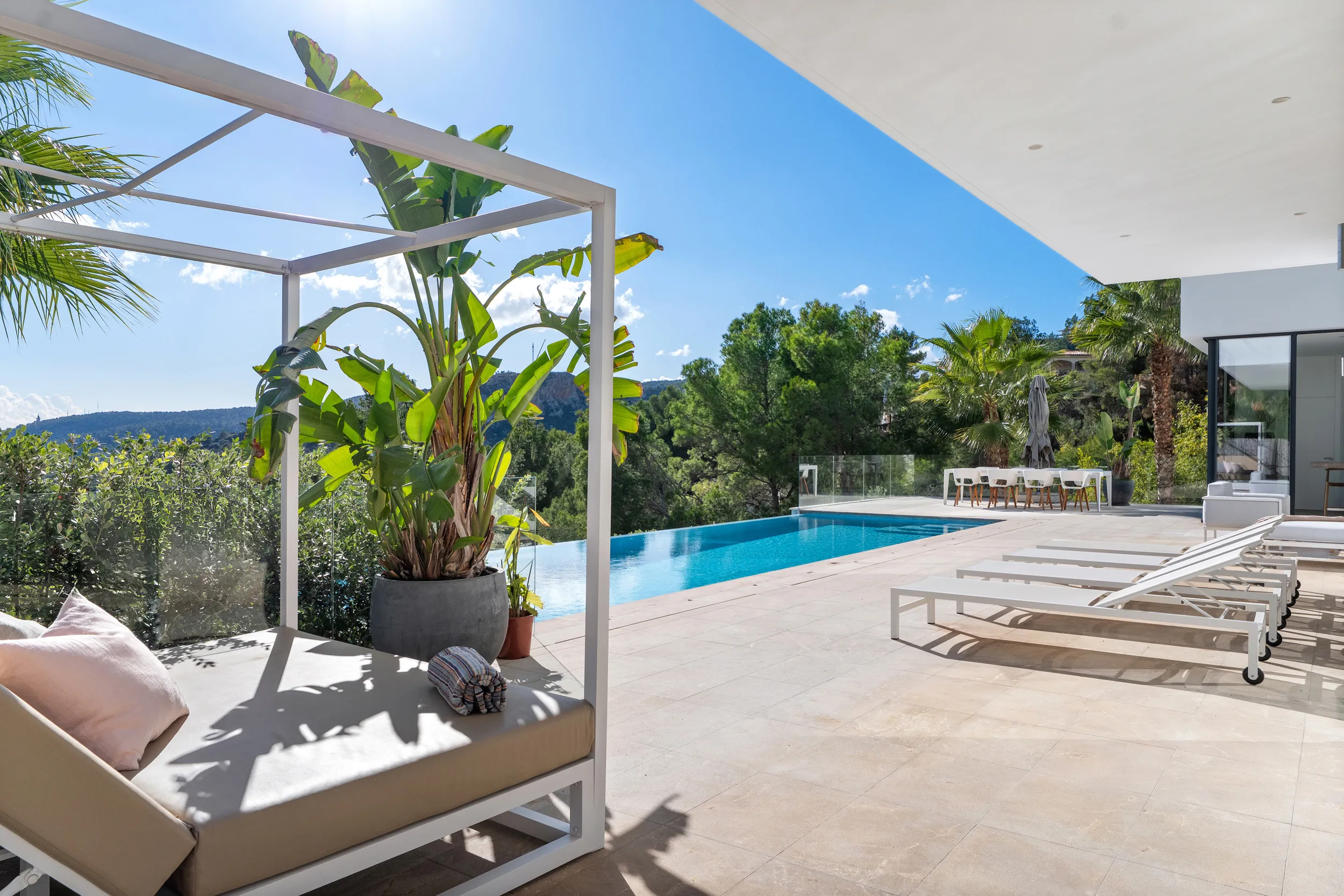 Ultramoderne villa med havudsigt-11