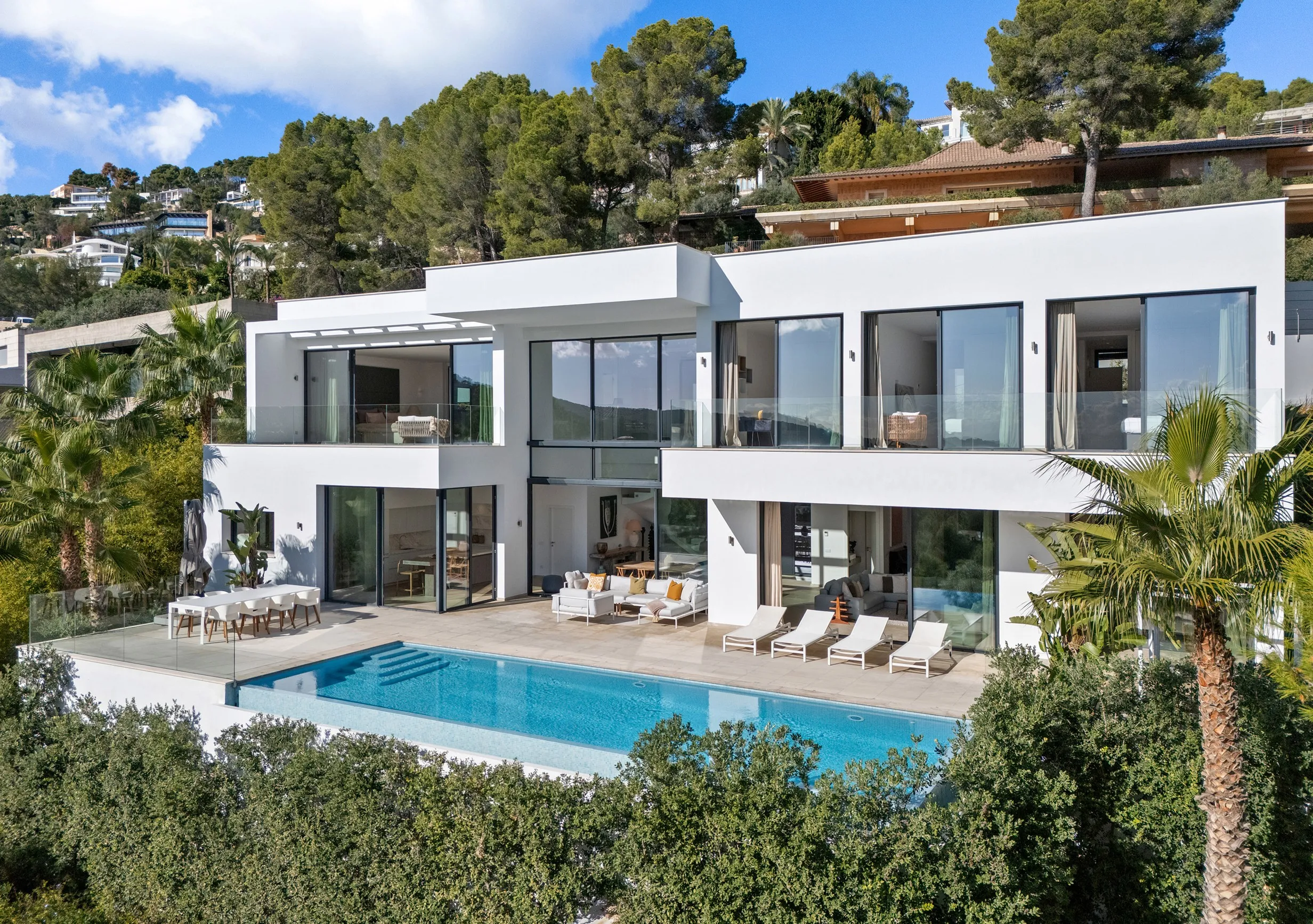 Ultramoderne villa med havudsigt-1