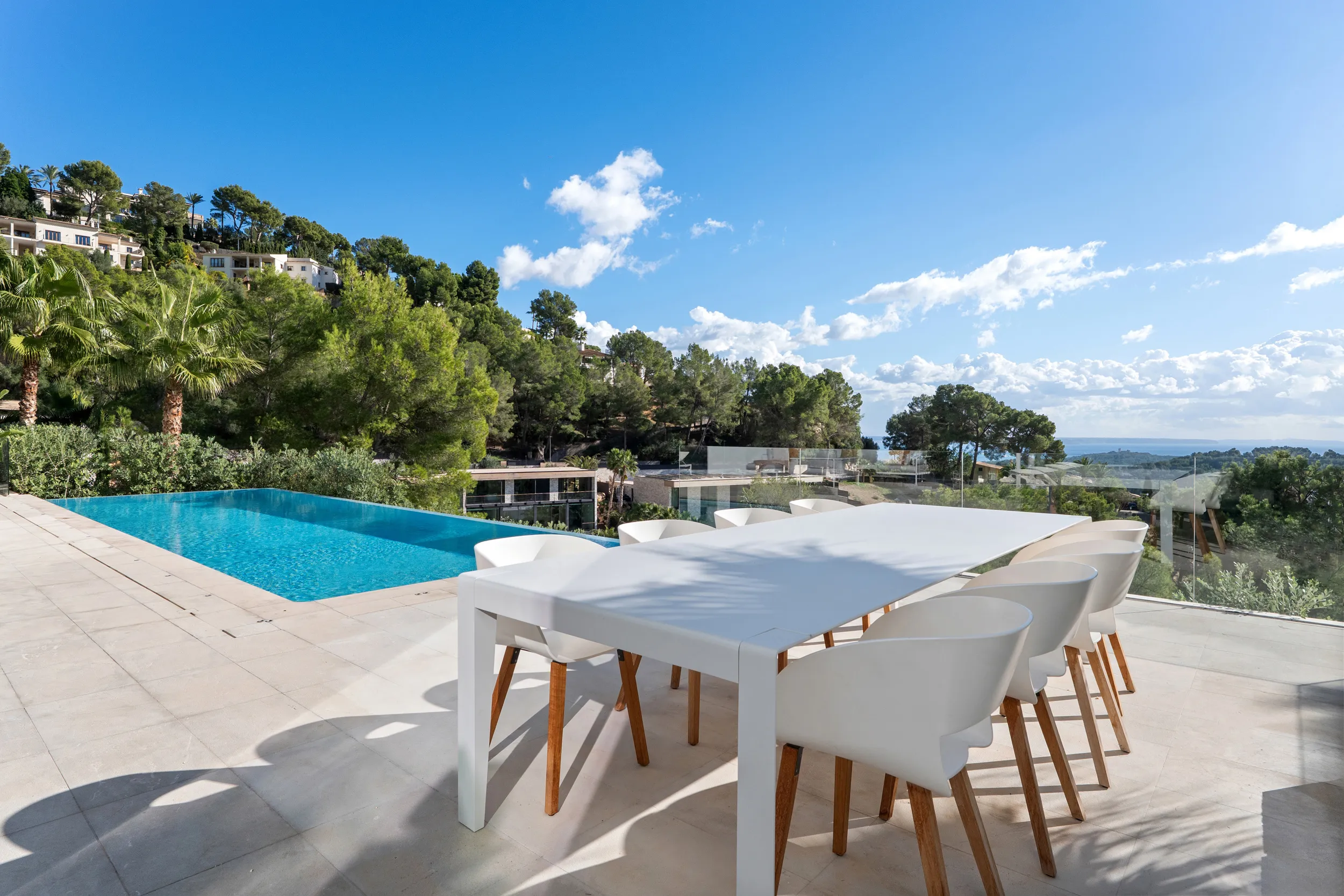 Ultramoderne villa med havudsigt-7