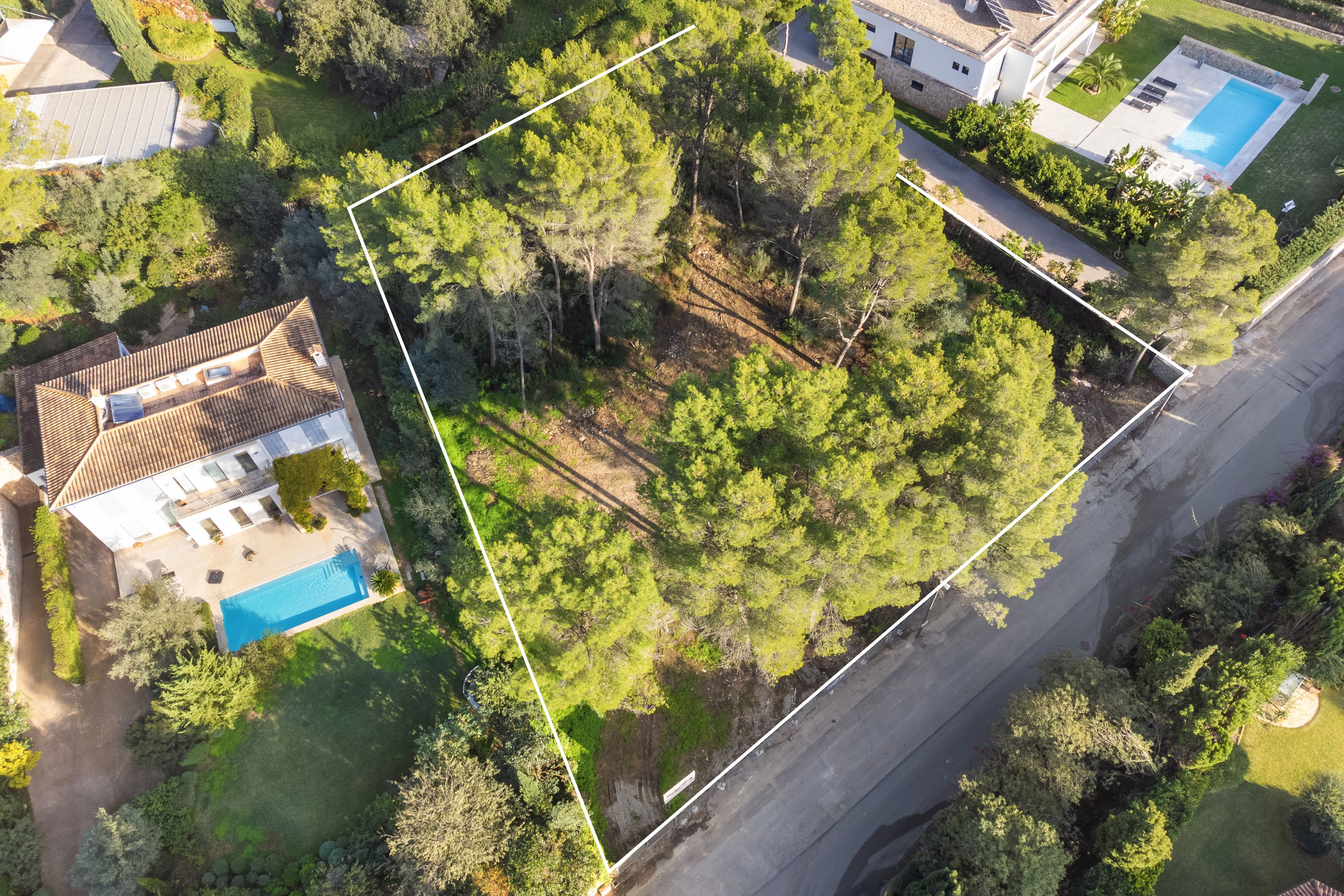 Stor grund med projekt- og byggetilladelse-2