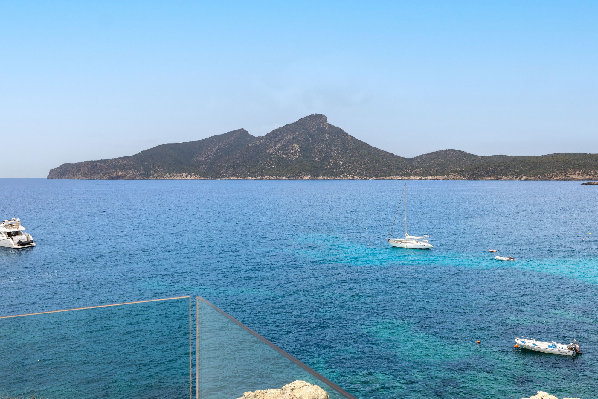 Sea, light & architecture in the frontline of Sant Elm-14