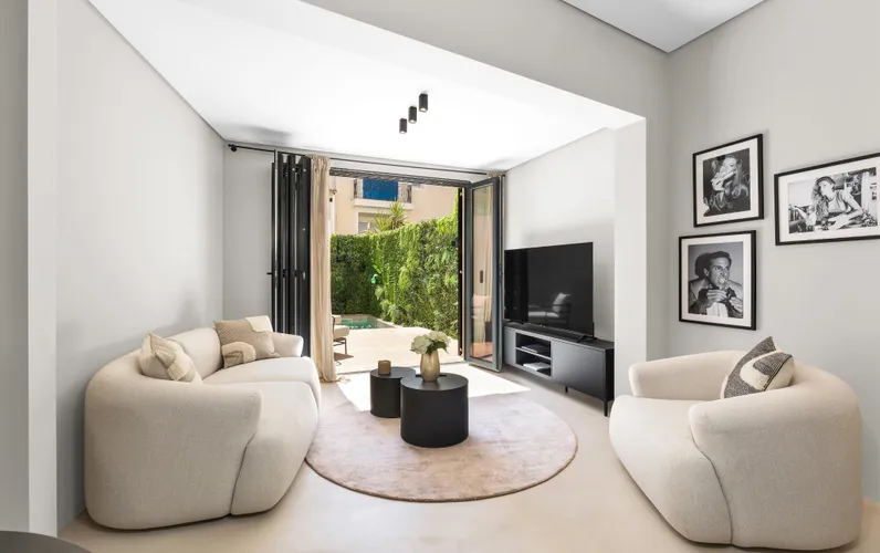 Charming town house with pool and garage in Santa Catalina