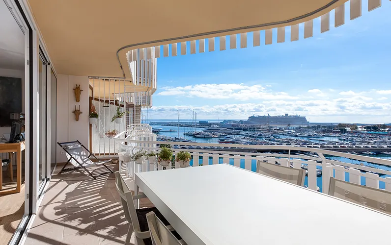 Pis totalment reformat amb vista al port