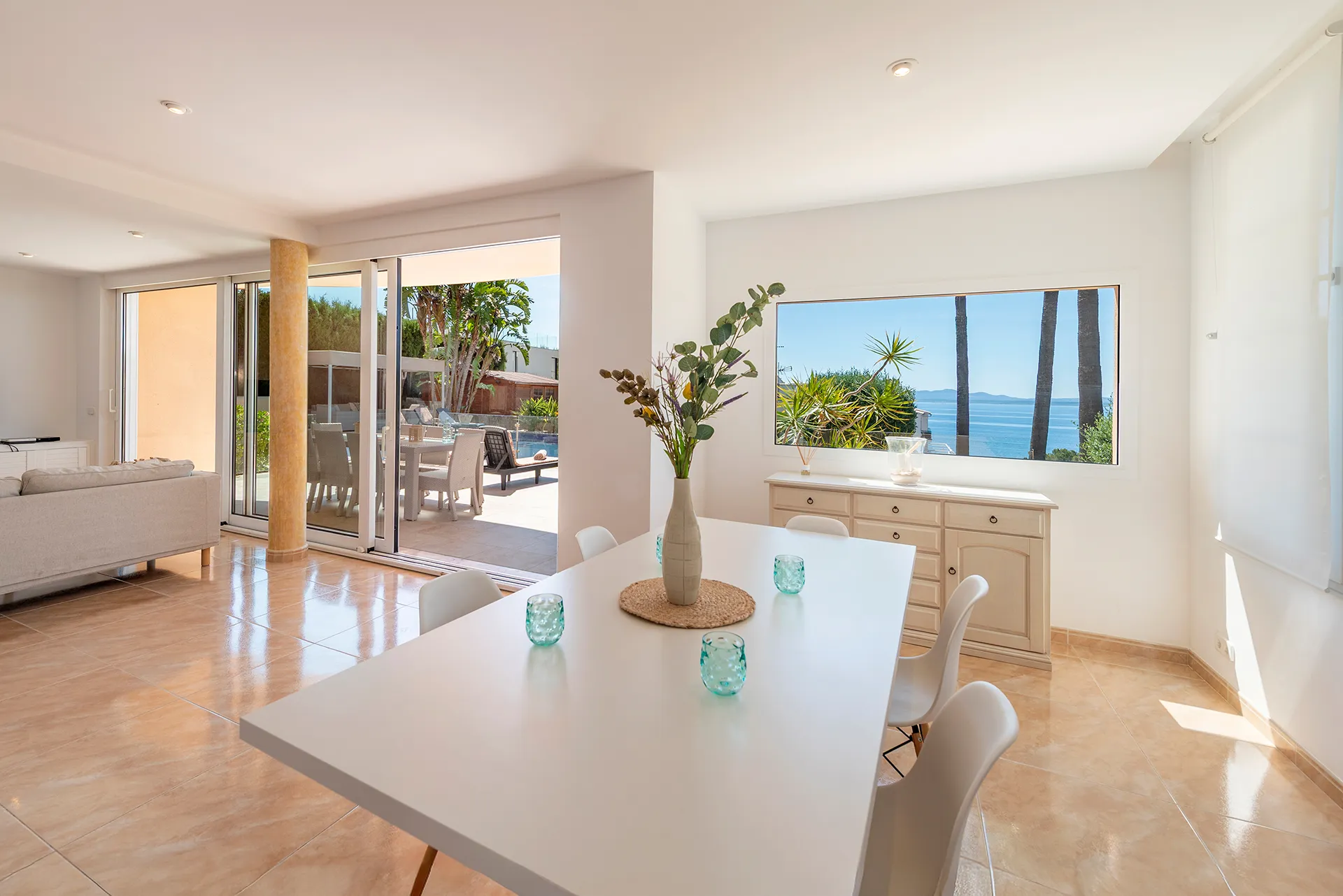 Exclusive villa with a holiday rental license, pool, and sea views in Puerto de Alcudia-12