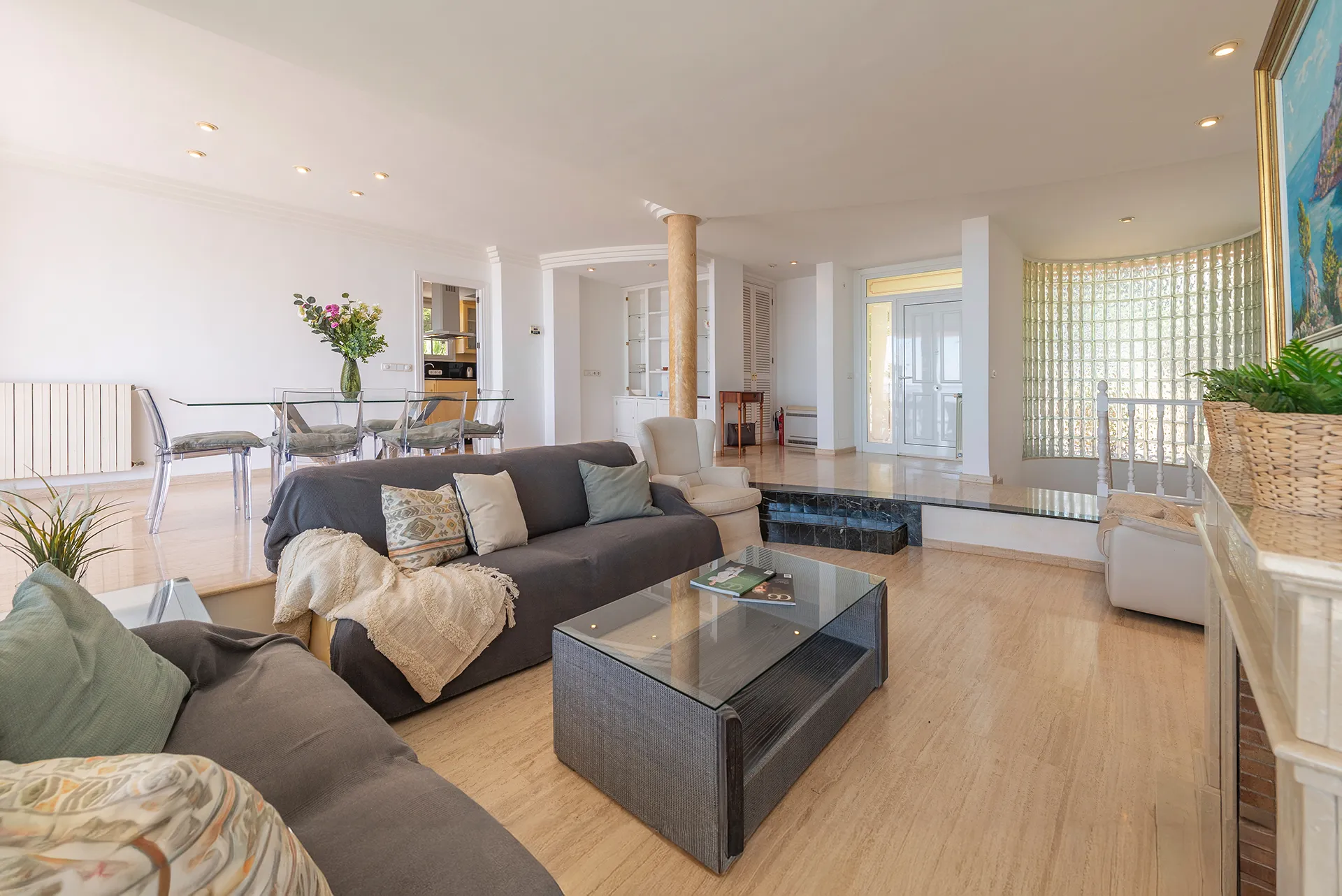 Exclusive villa with a holiday rental license, pool, and sea views in Puerto de Alcudia-4