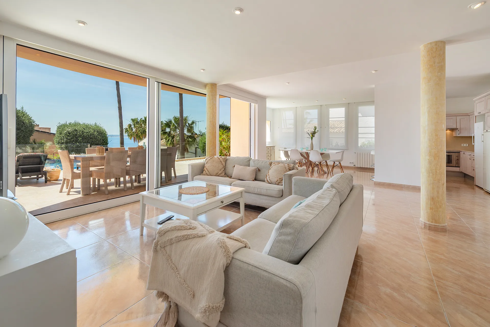 Exclusive villa with a holiday rental license, pool, and sea views in Puerto de Alcudia-11
