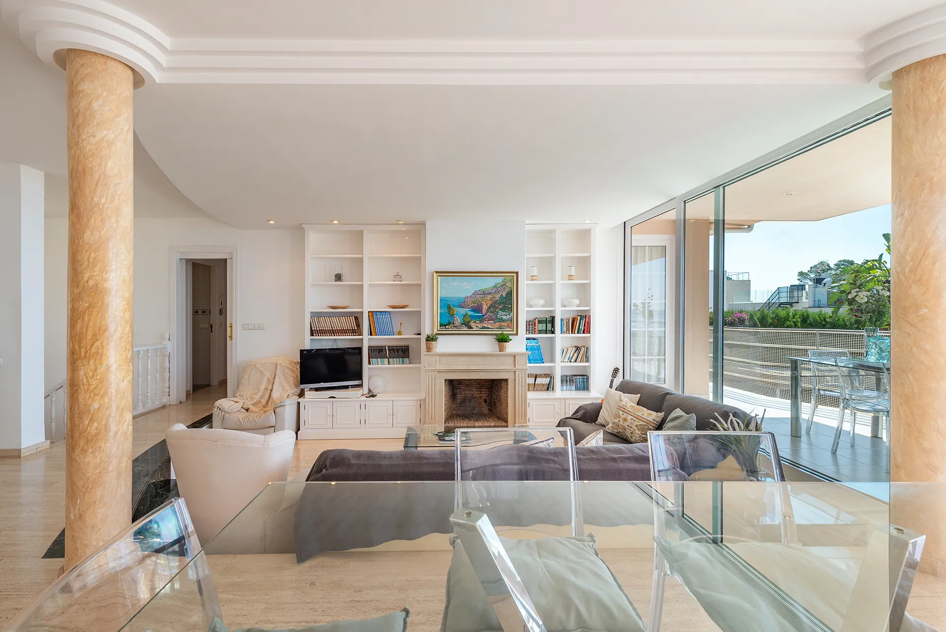Exclusive villa with a holiday rental license, pool, and sea views in Puerto de Alcudia-3
