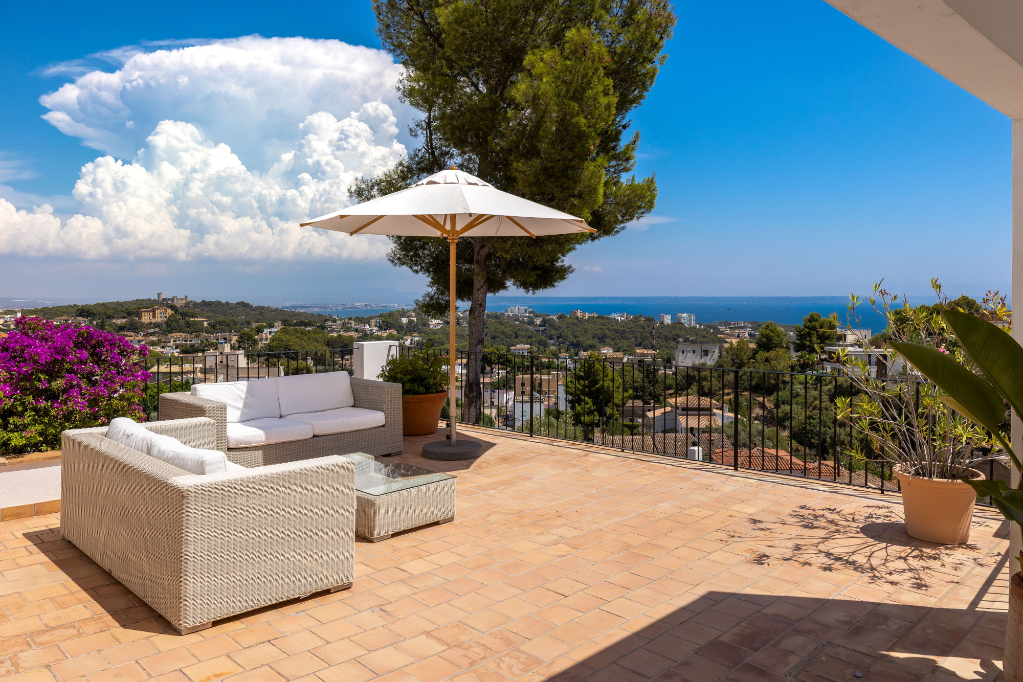 Short term rental: Mediterranean villa with panoramic views of Palma and the sea-19