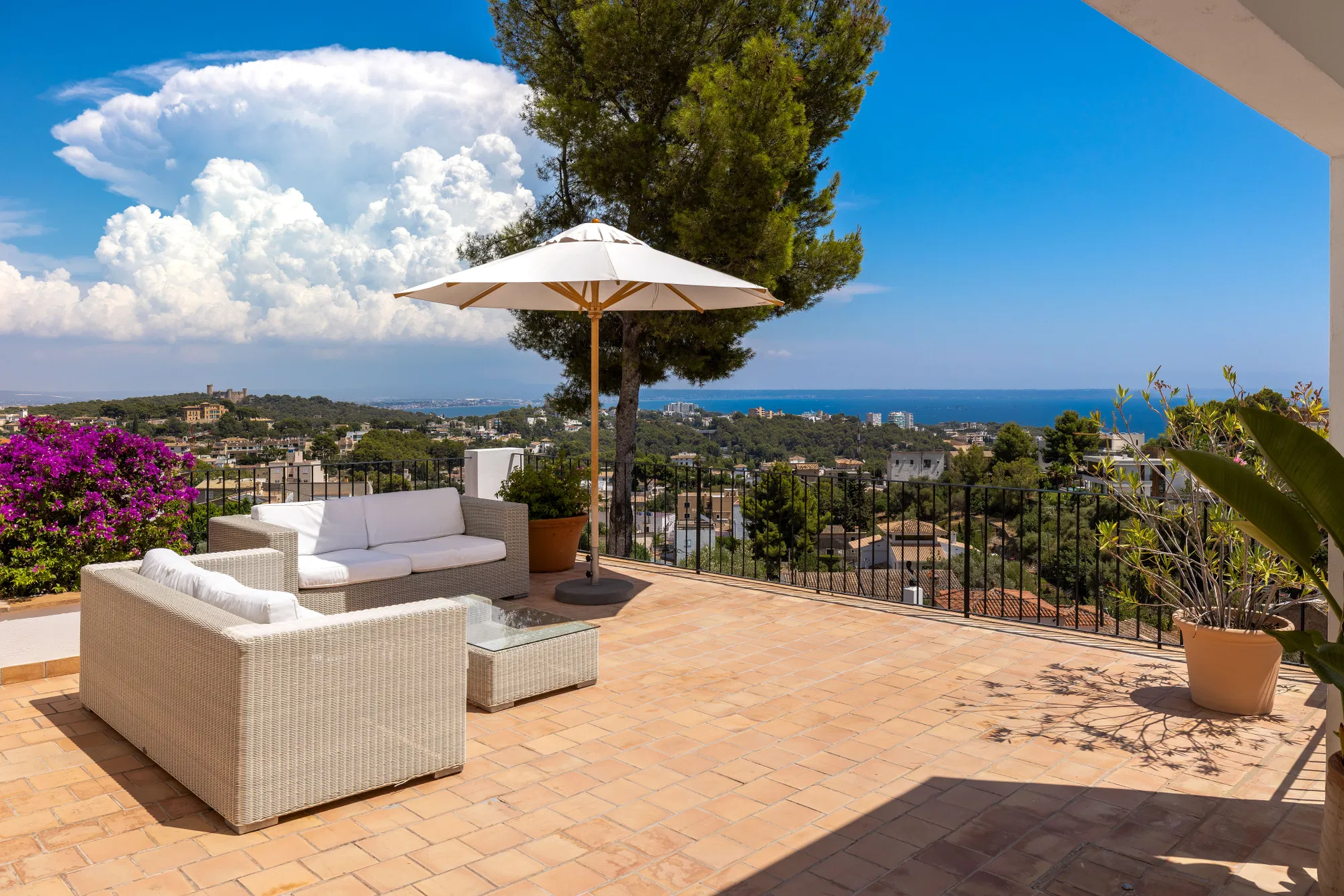 Short term rental: Mediterranean villa with panoramic views of Palma and the sea-19