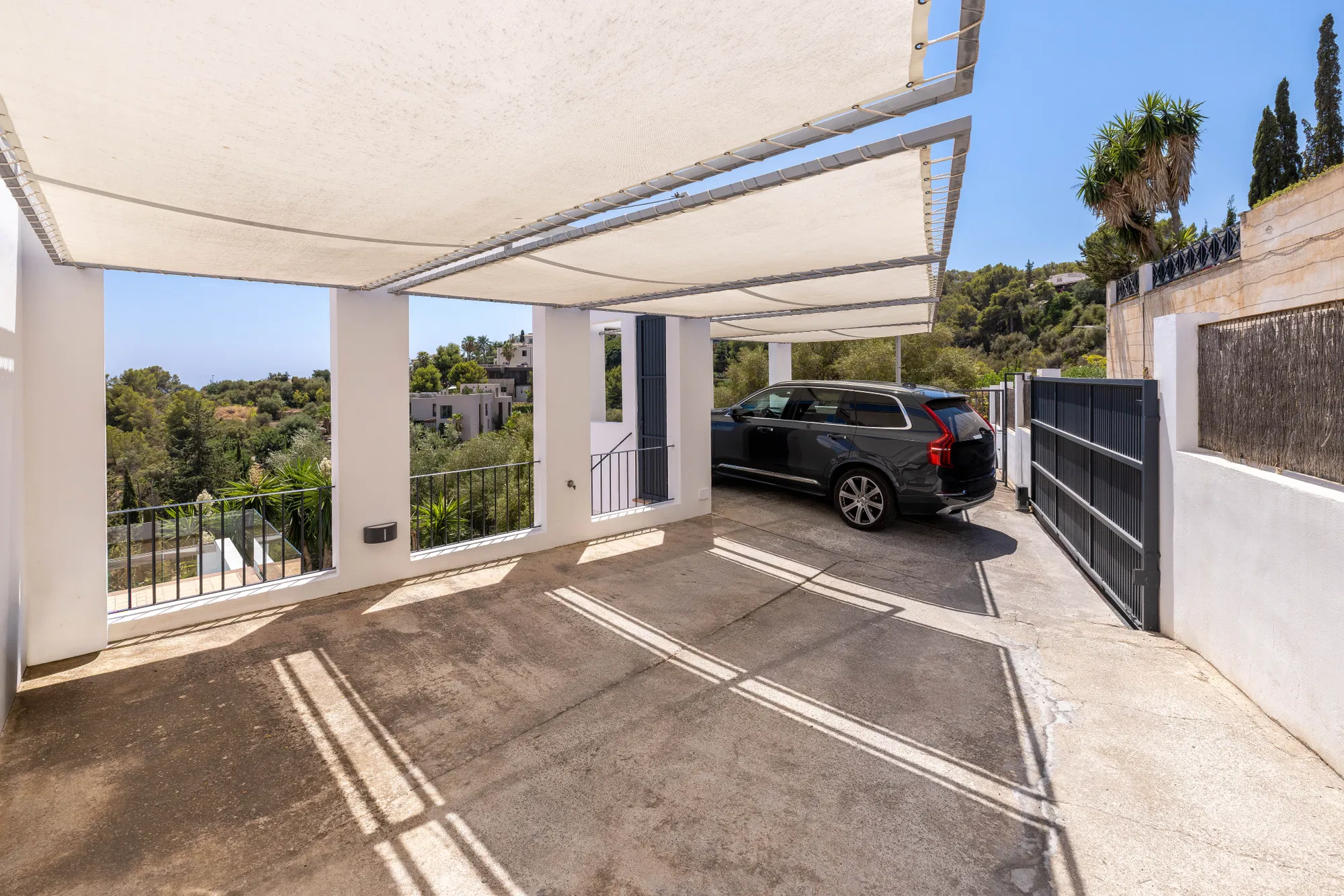 Short term rental: Mediterranean villa with panoramic views of Palma and the sea-25